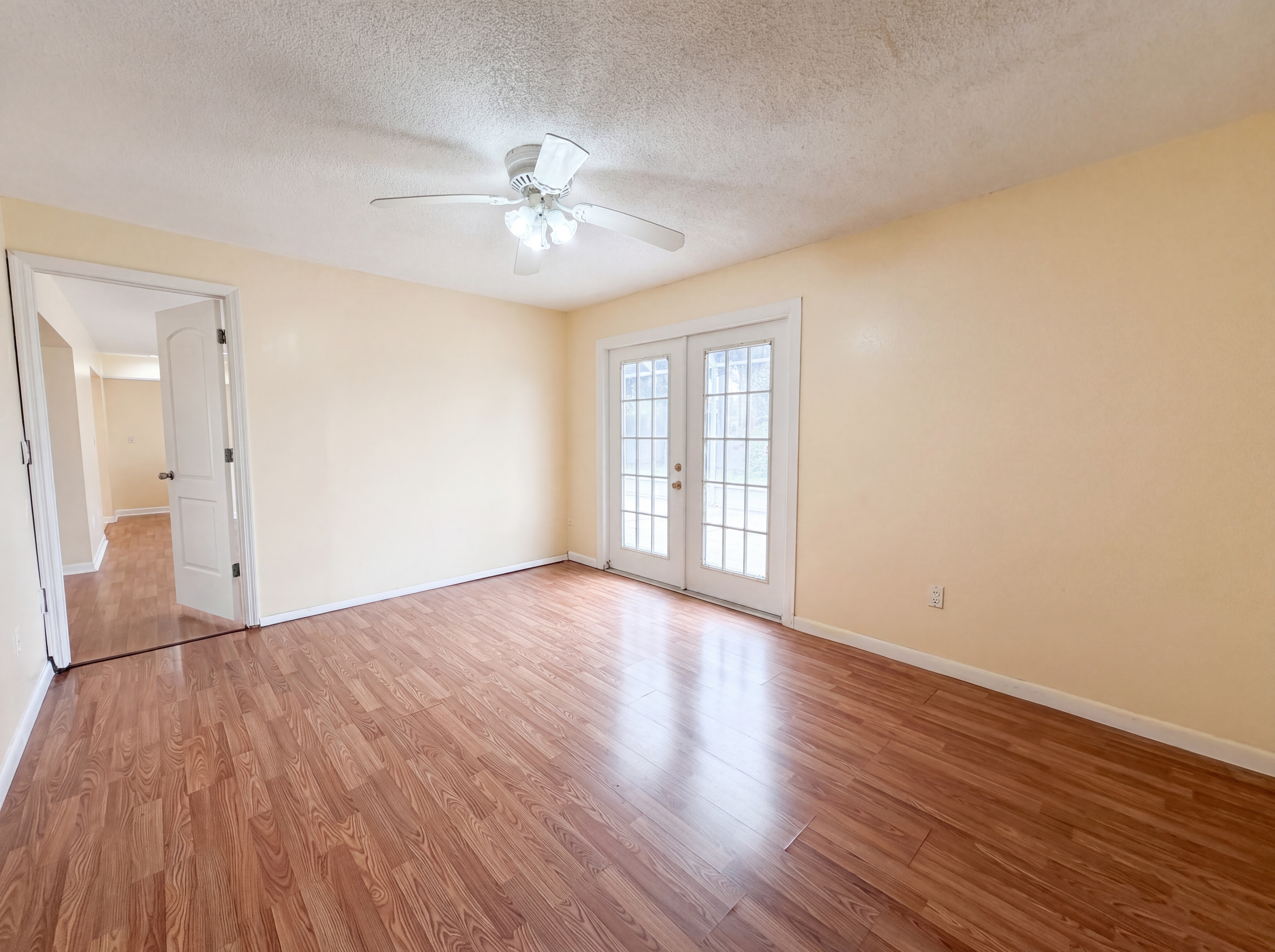Photo 4 of 39 of 1301 Lucaya Ave, Venice, FL