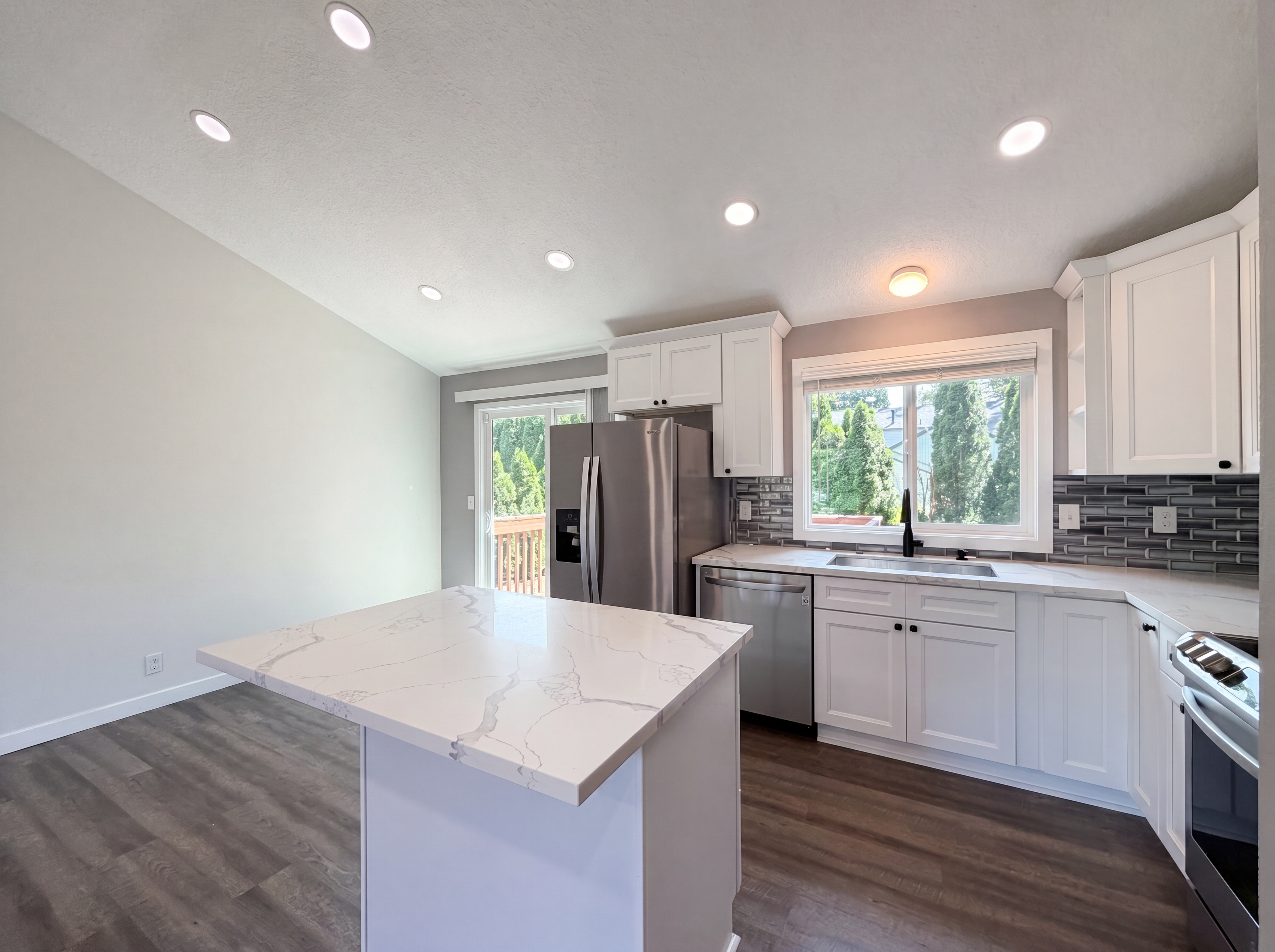 Photo 6 of 18 of 20860 SW Parker Ct, Beaverton, OR