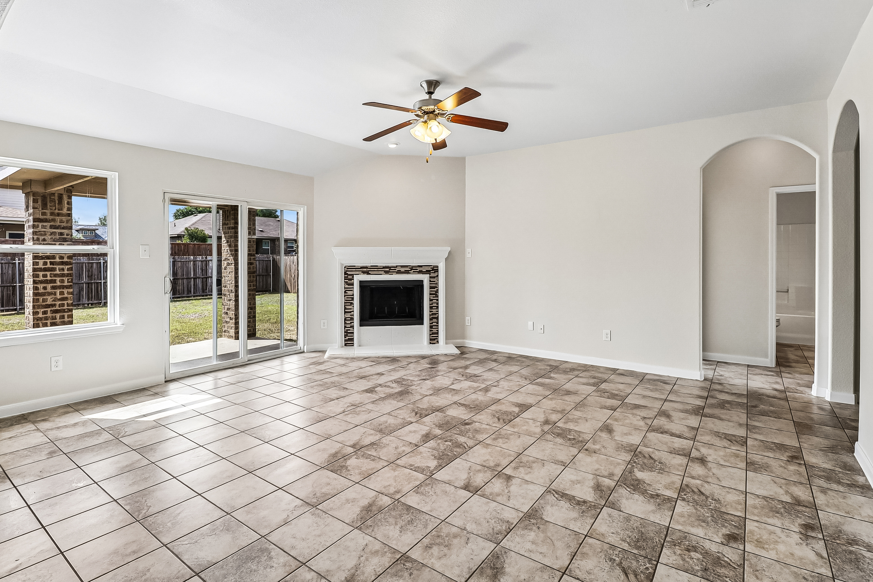 Photo 3 of 26 of 2979 Driftwood Dr, Lancaster, TX