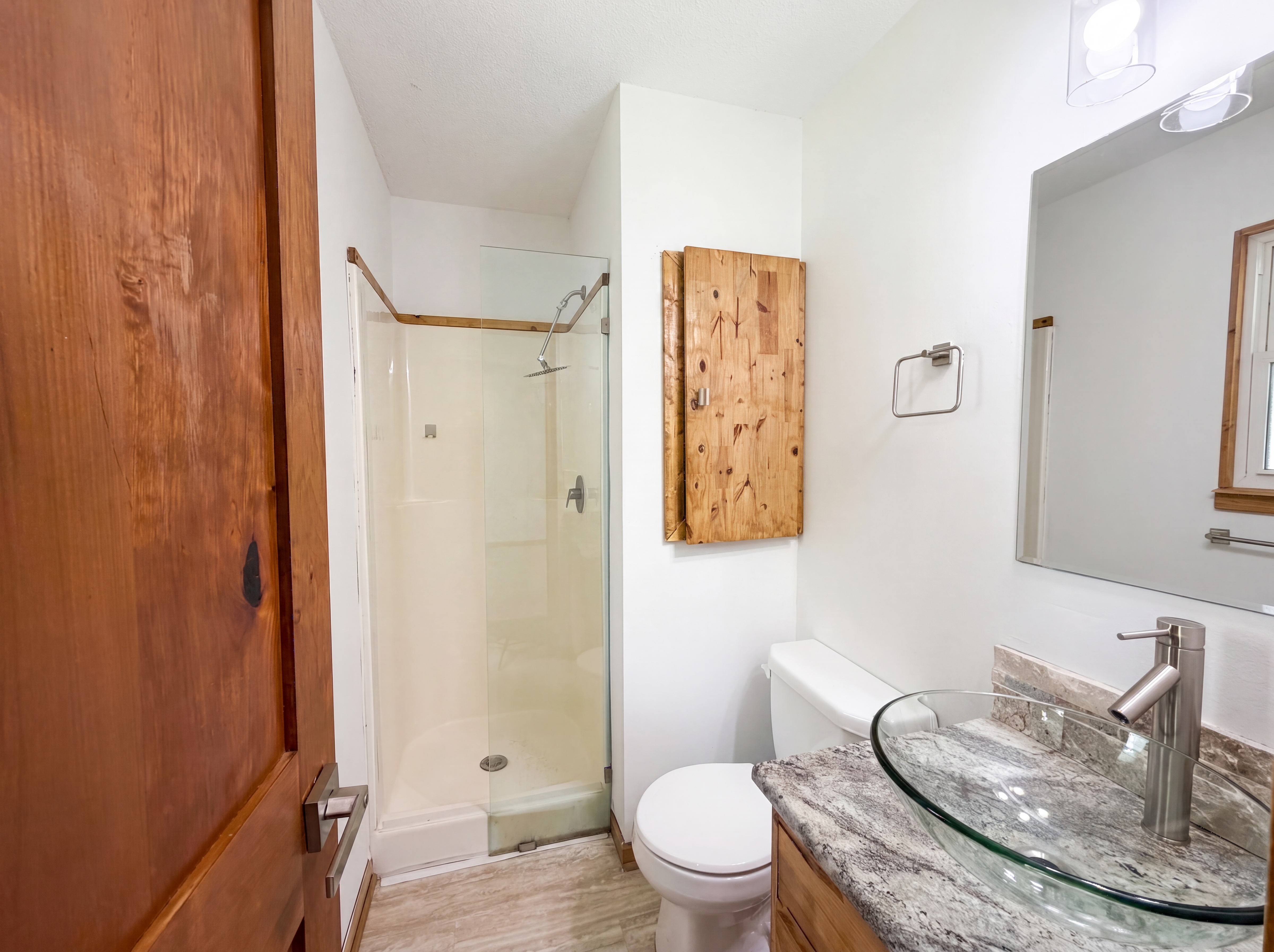 Photo 9 of 19 of 2808 NE 39th St, Kansas City, MO