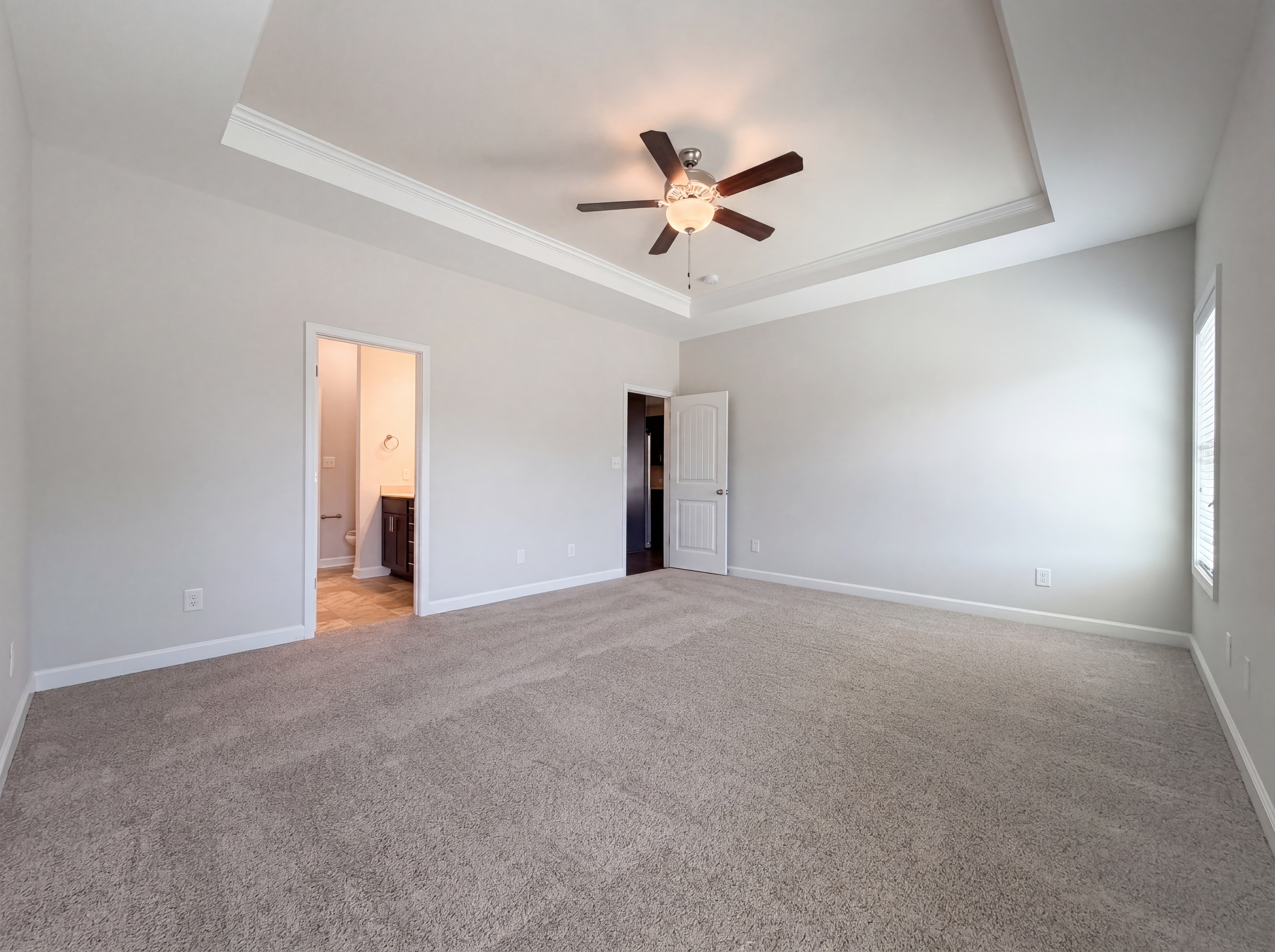 Photo 4 of 21 of 136 Dellmar Dr, RAEFORD, NC