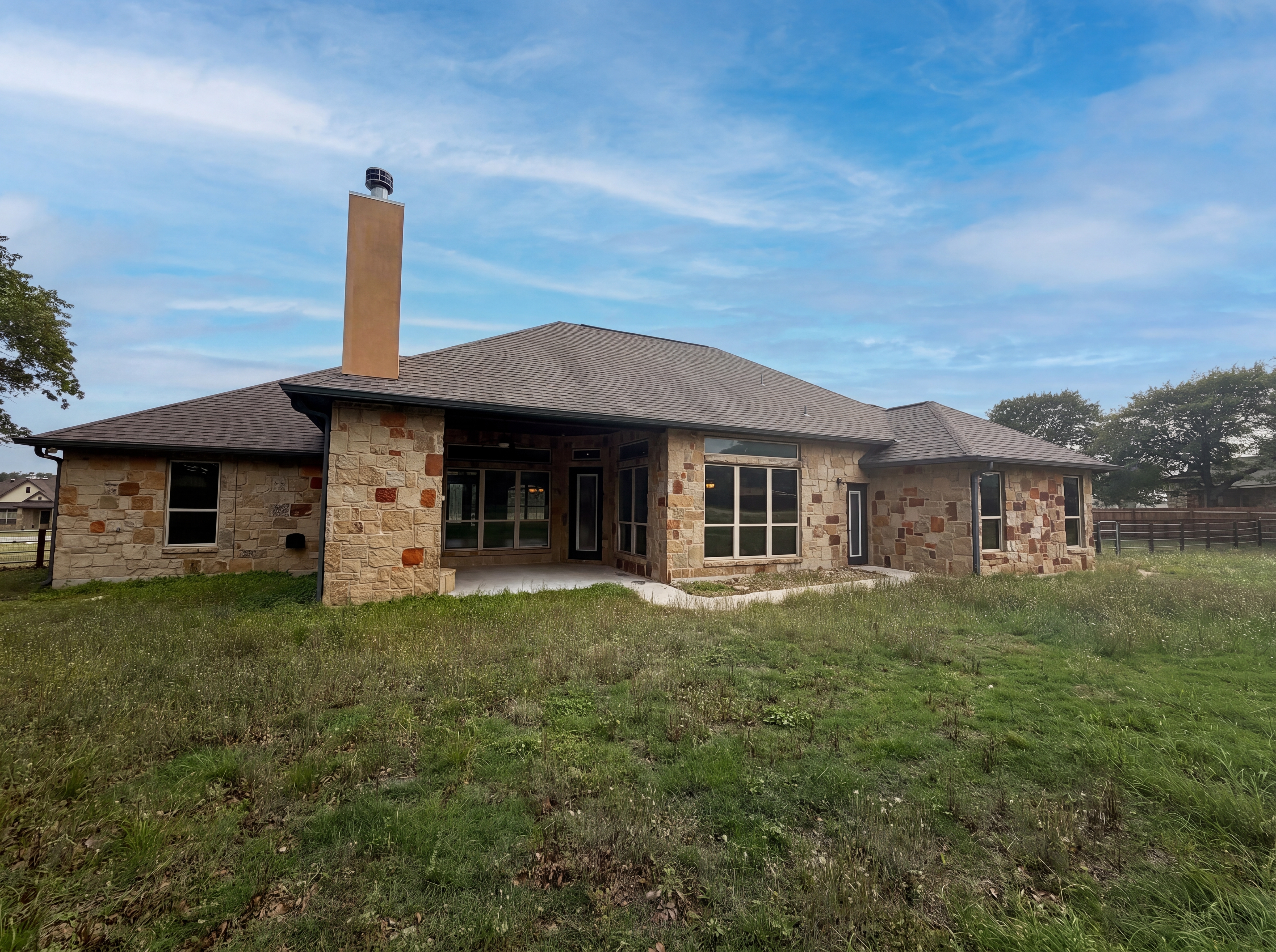 Photo 5 of 16 of 105 E Eden Vly, Adkins, TX