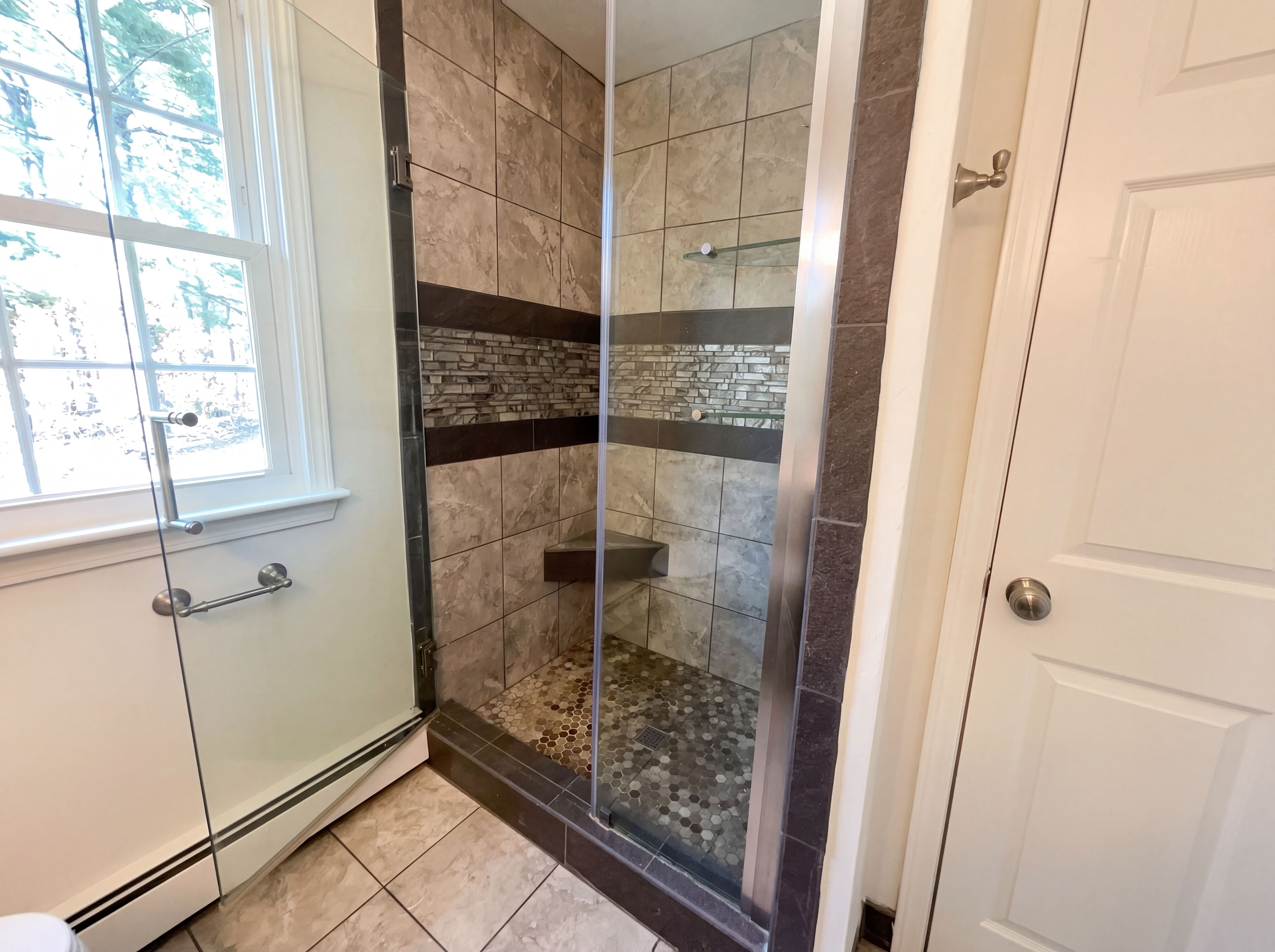 Photo 18 of 36 of 5 Tracy Ann Dr, North Grafton, MA