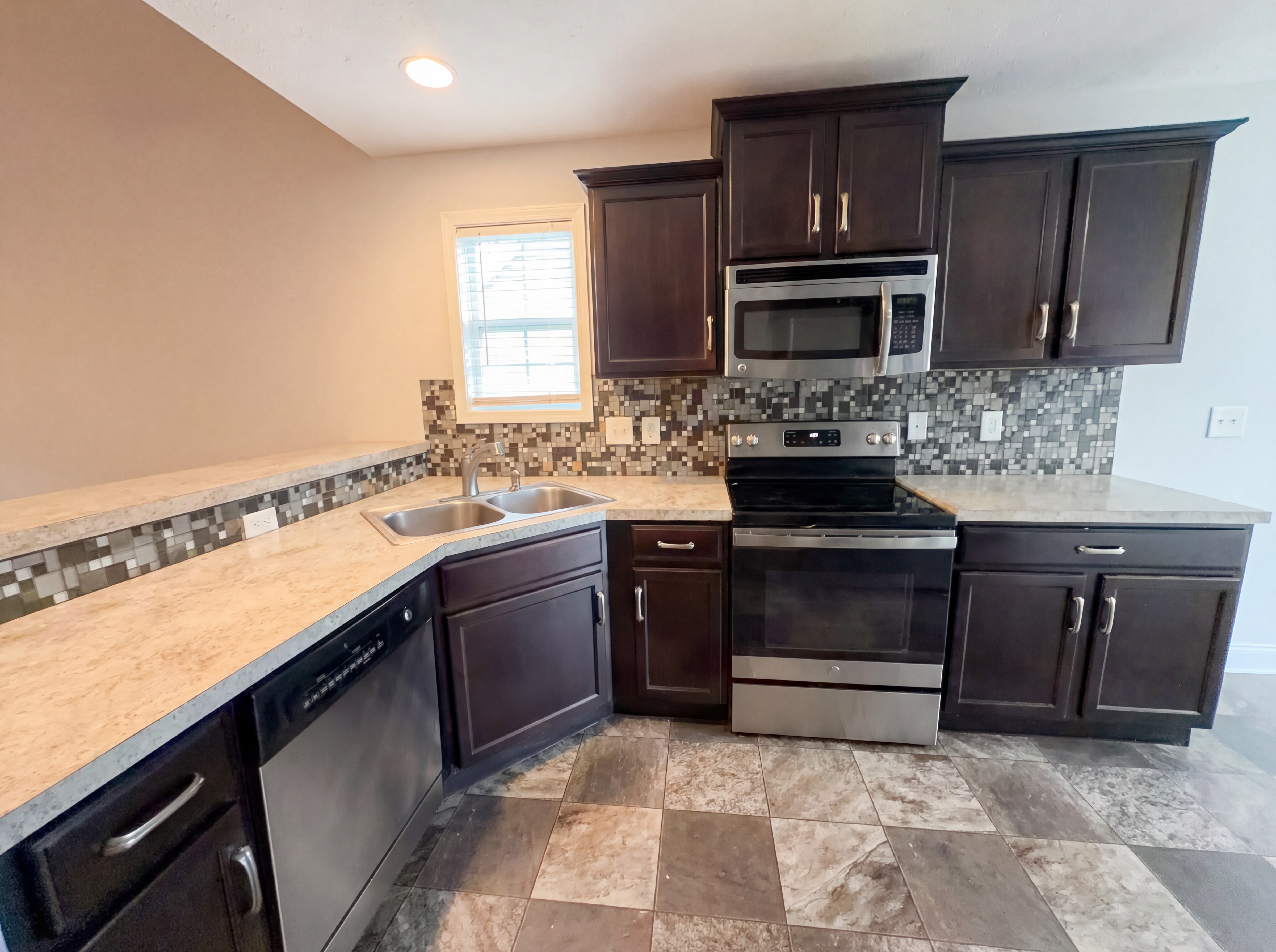 Photo 2 of 22 of 432 Leslie Wood Dr, Clarksville, TN