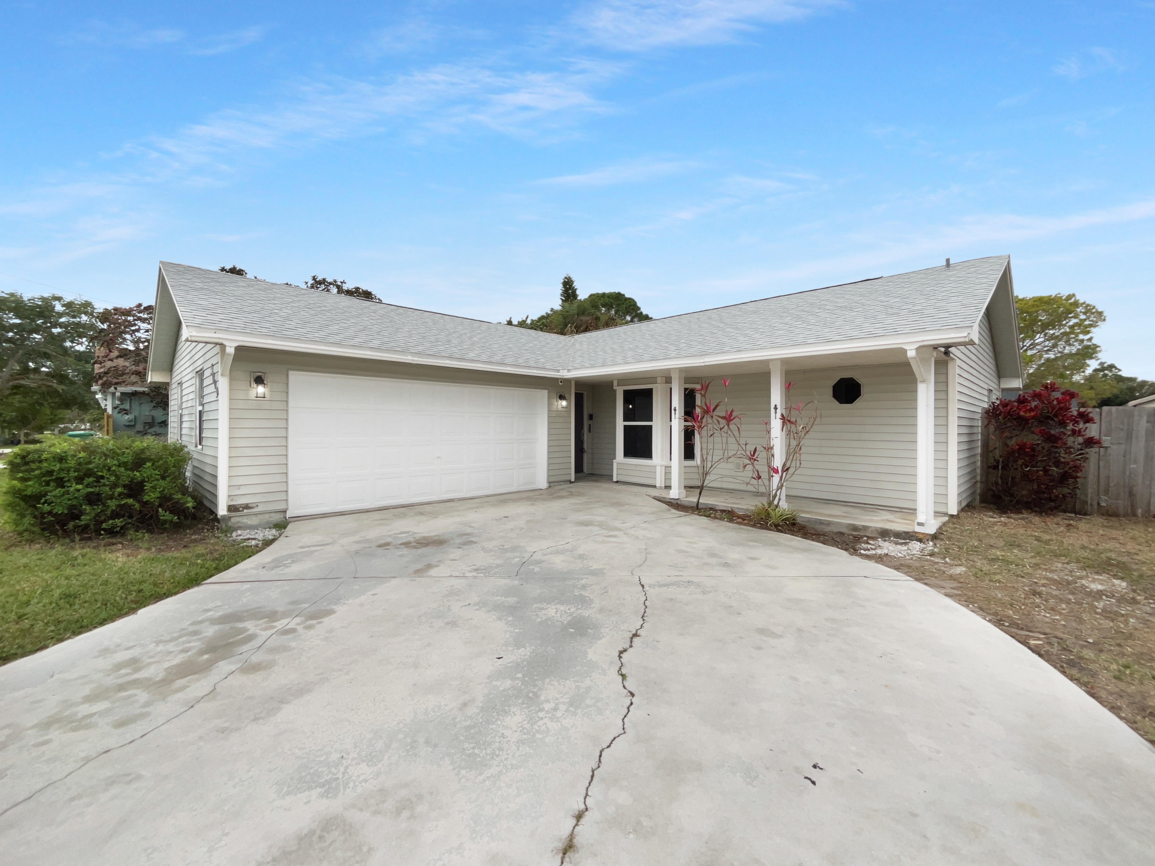 Photo 6 of 28 of 5409 Hickory Dr, Fort Pierce, FL