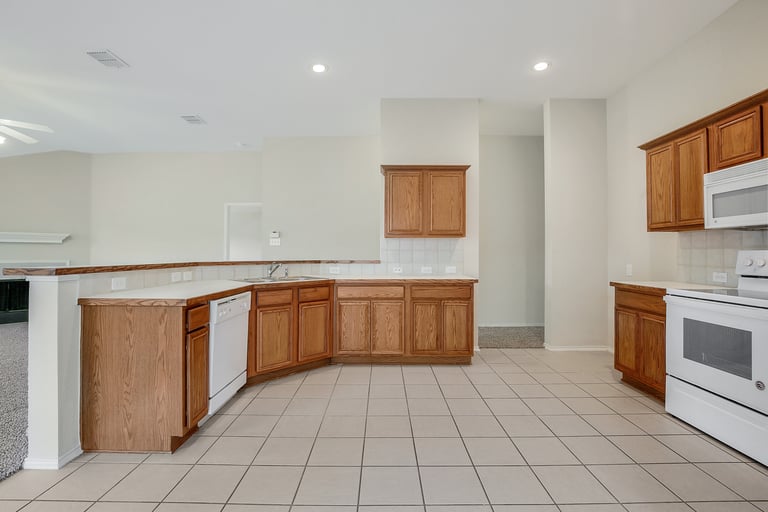 Photo 2 of 25 - 4844 Ambrosia Dr, Fort Worth, TX 76244