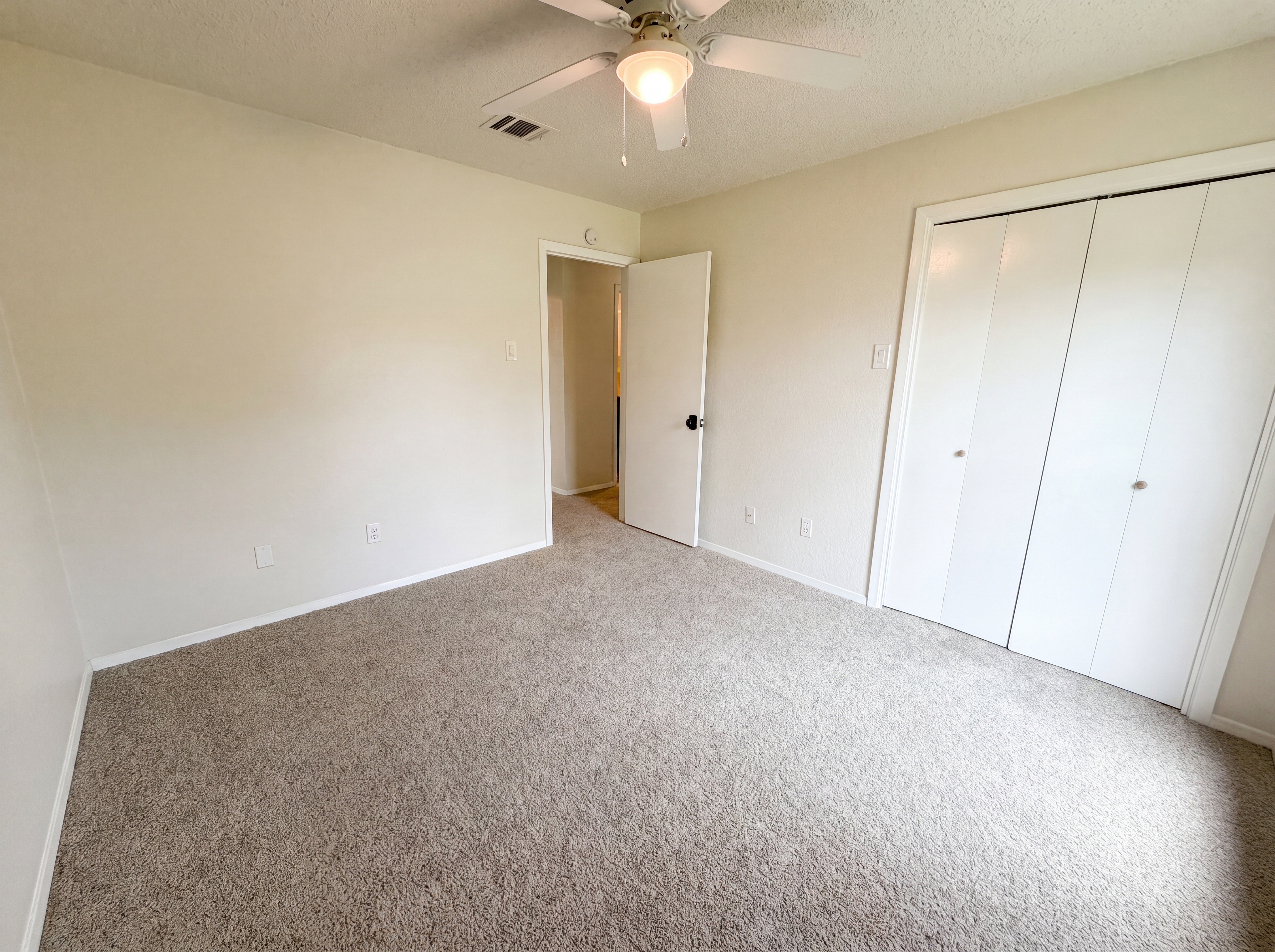 Photo 11 of 16 of 208 Dakota Dr, Hewitt, TX