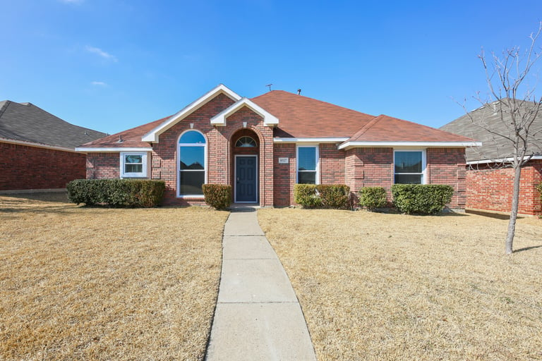 Photo 1 of 27 - 1027 Sea Shell Dr, Mesquite, TX 75149
