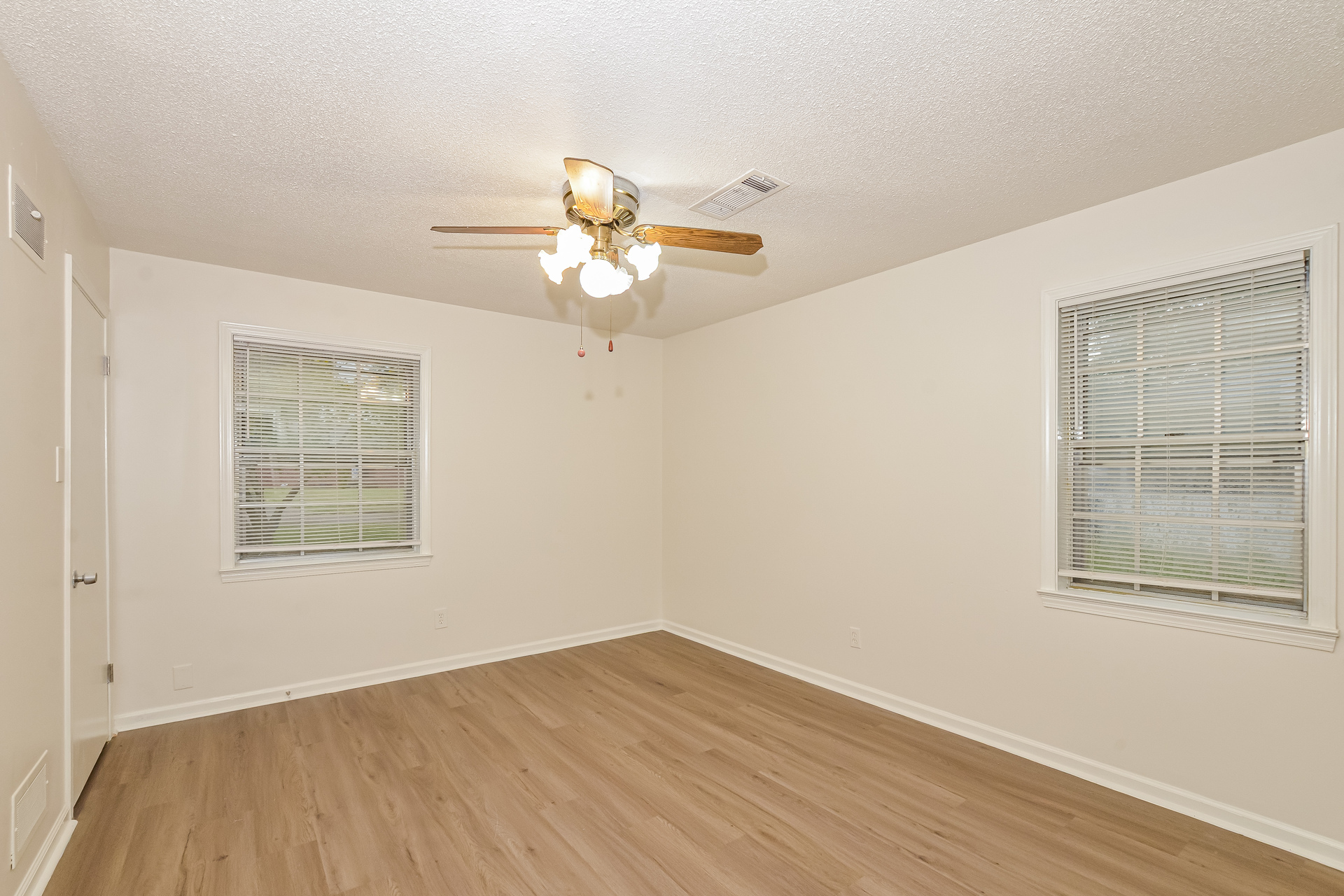 Photo 4 of 21 of 9540 Stuart St, Olive Branch, MS