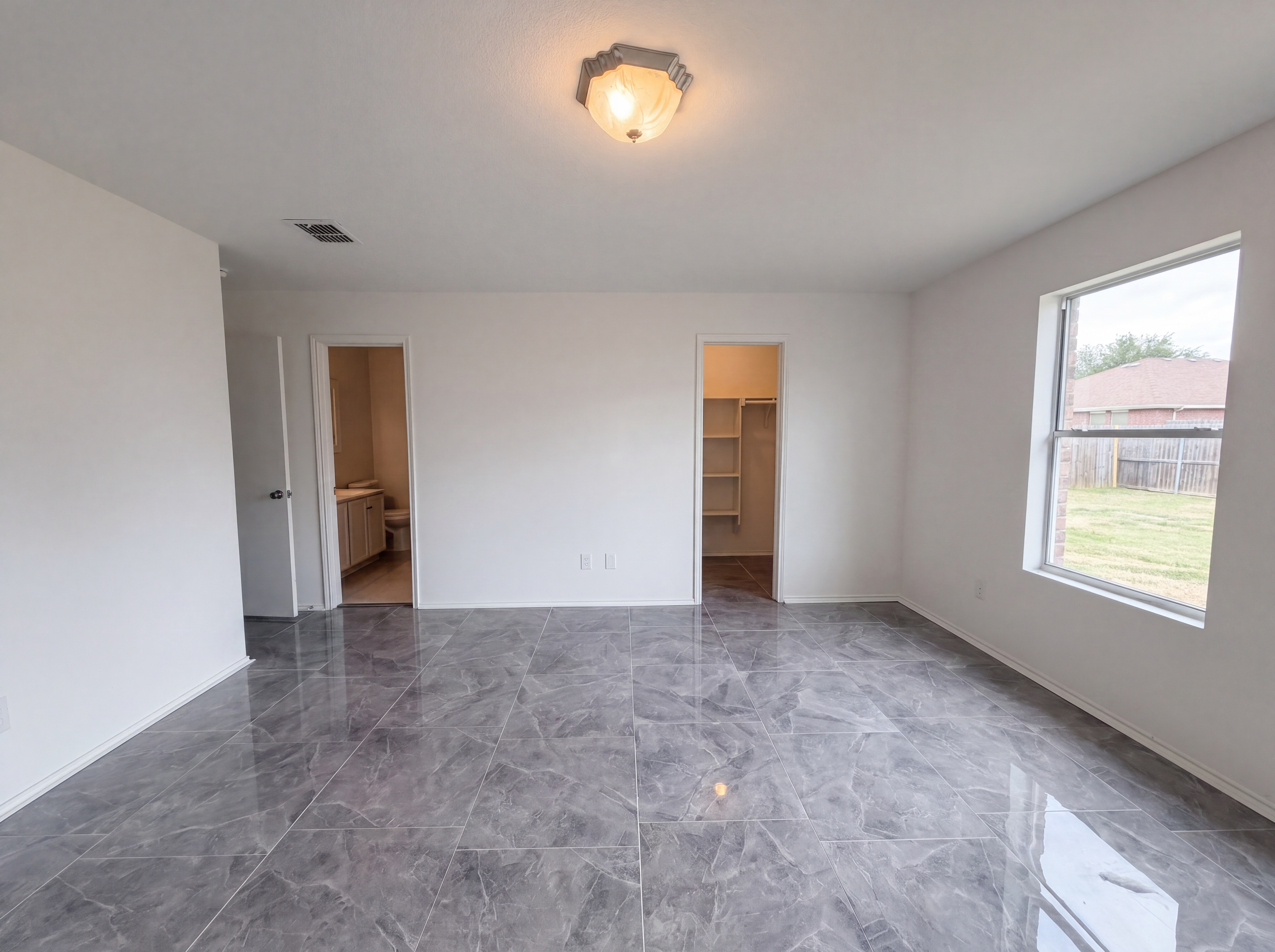 Photo 4 of 17 of 1120 Beaverwood Ln, Crowley, TX