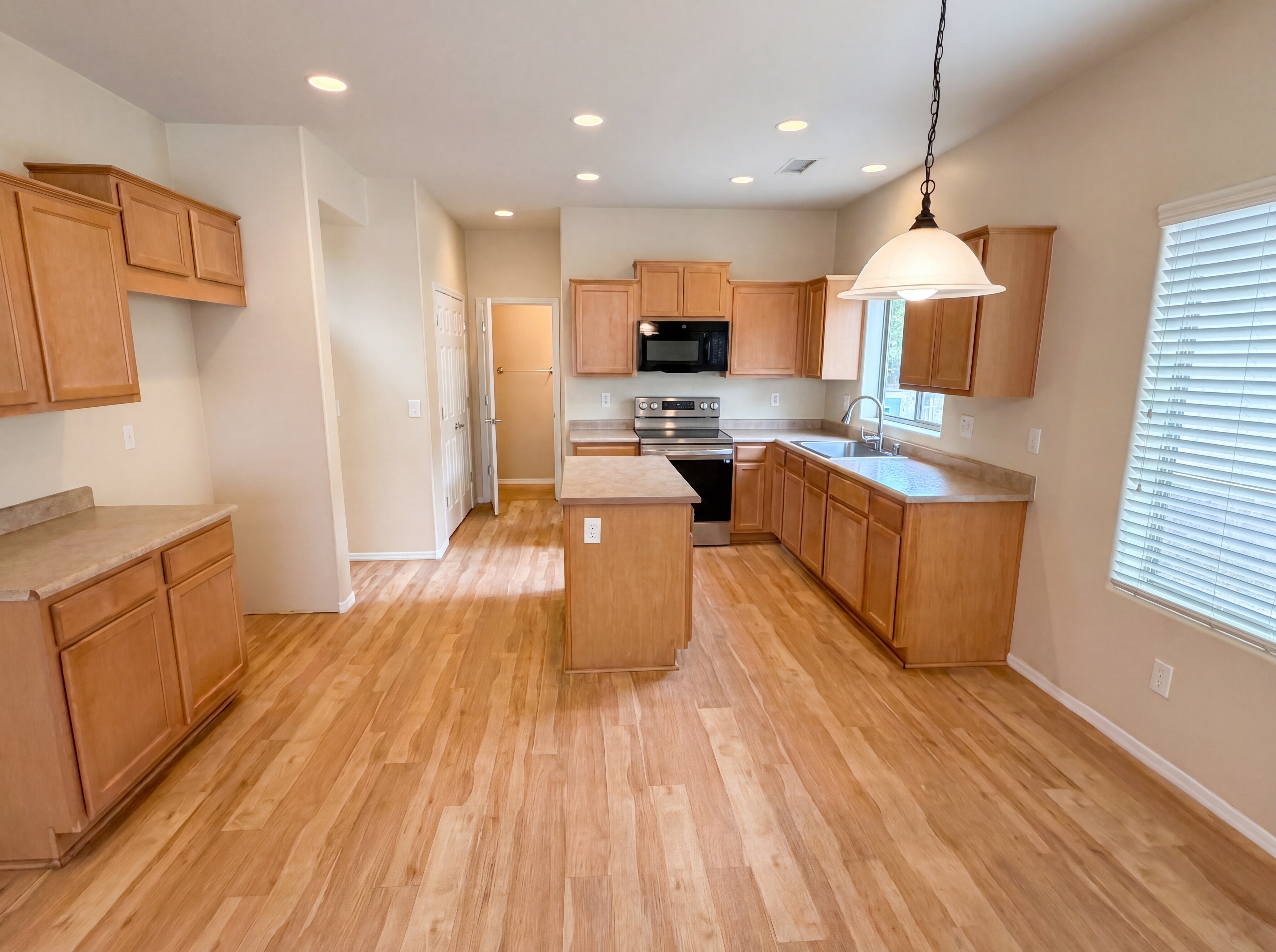 Photo 2 of 33 of 20504 N 261st Ave, Buckeye, AZ