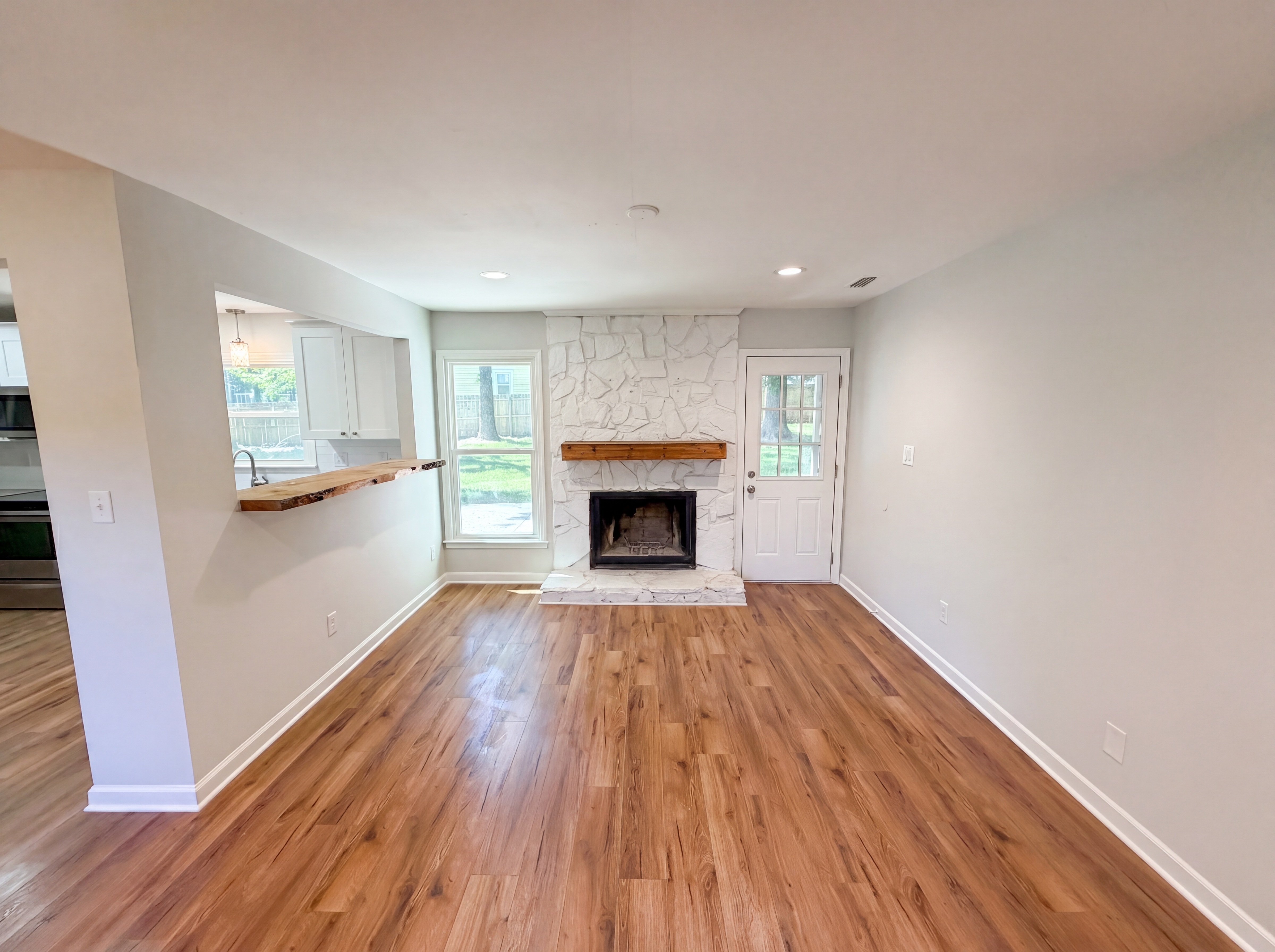 Photo 10 of 24 of 4554 Strangford Ave, Charlotte, NC
