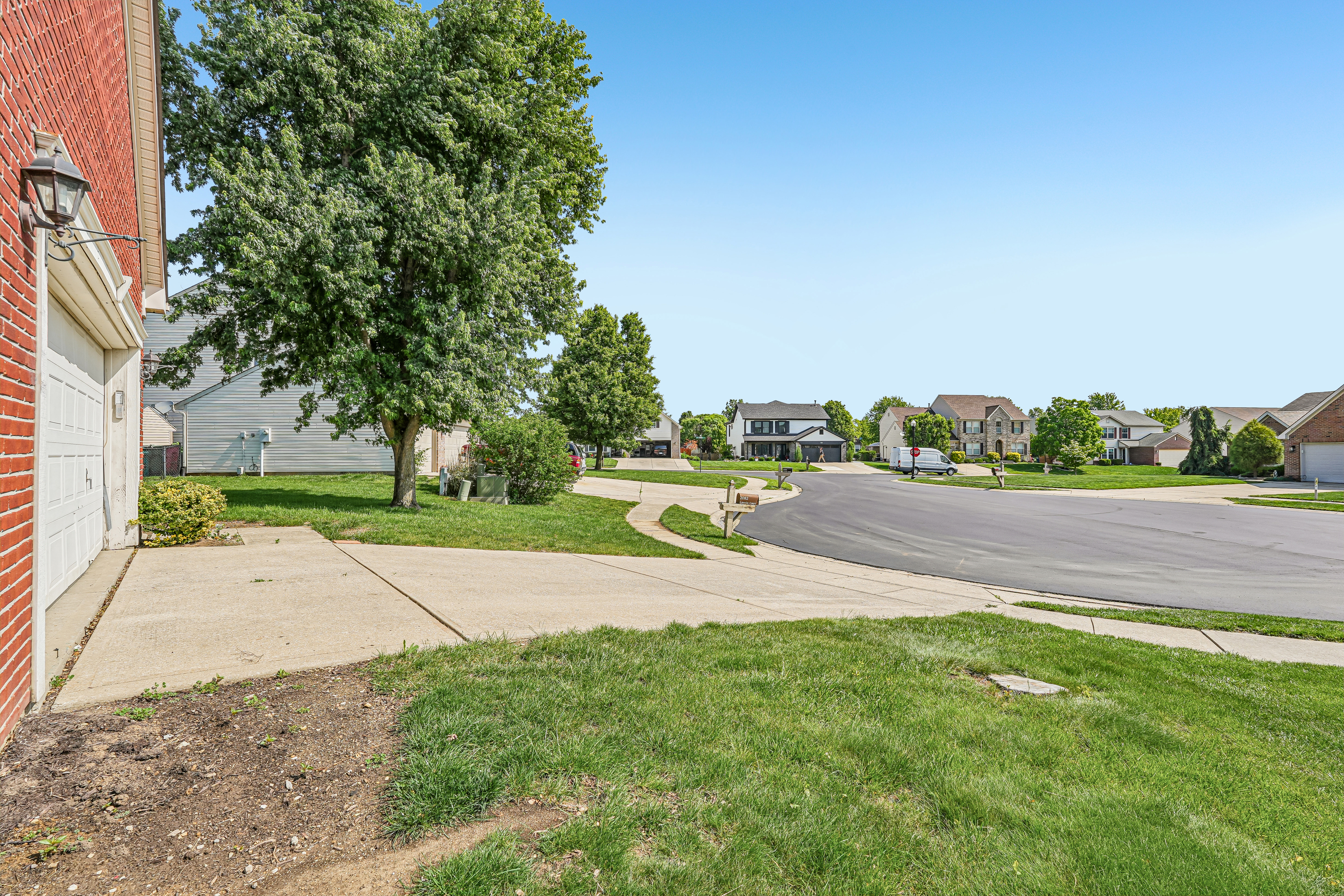 Photo 9 of 48 of 2082 Lawrin Ct, Indianapolis, IN