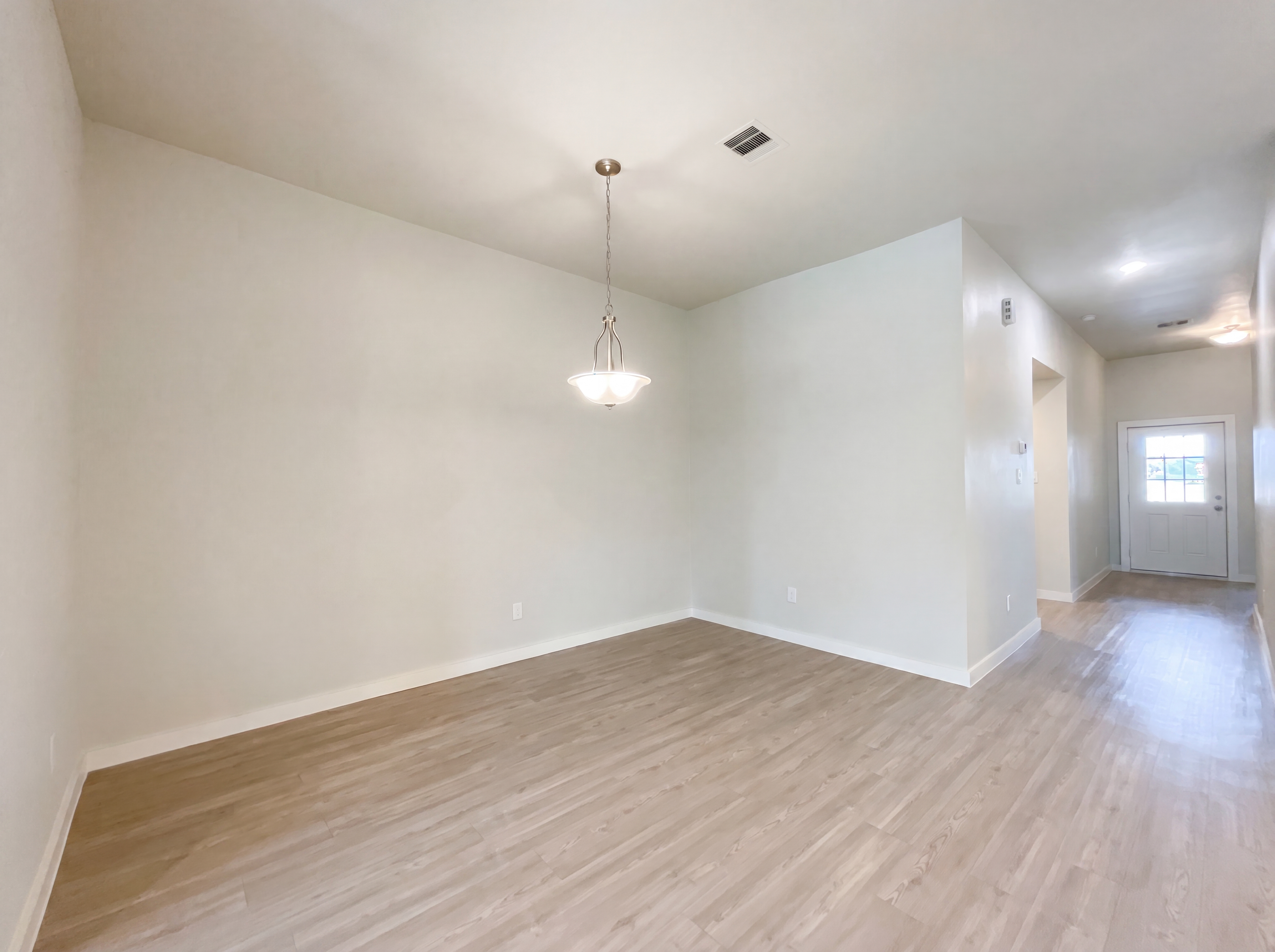 Photo 8 of 17 of 823 Deerhurst Ln, Magnolia, TX