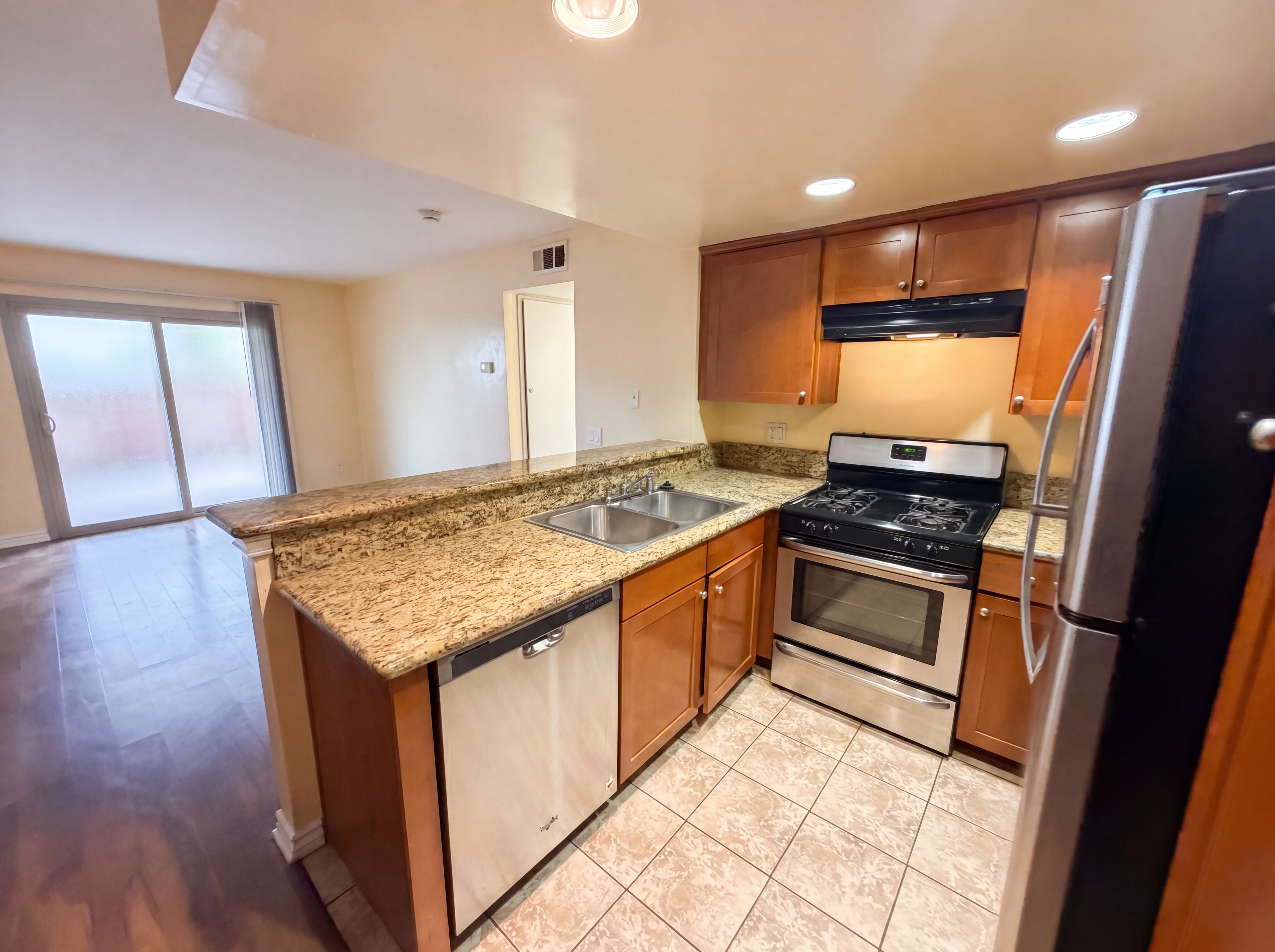 Photo 9 of 31 of 920 S Palmetto Ave, Ontario, CA