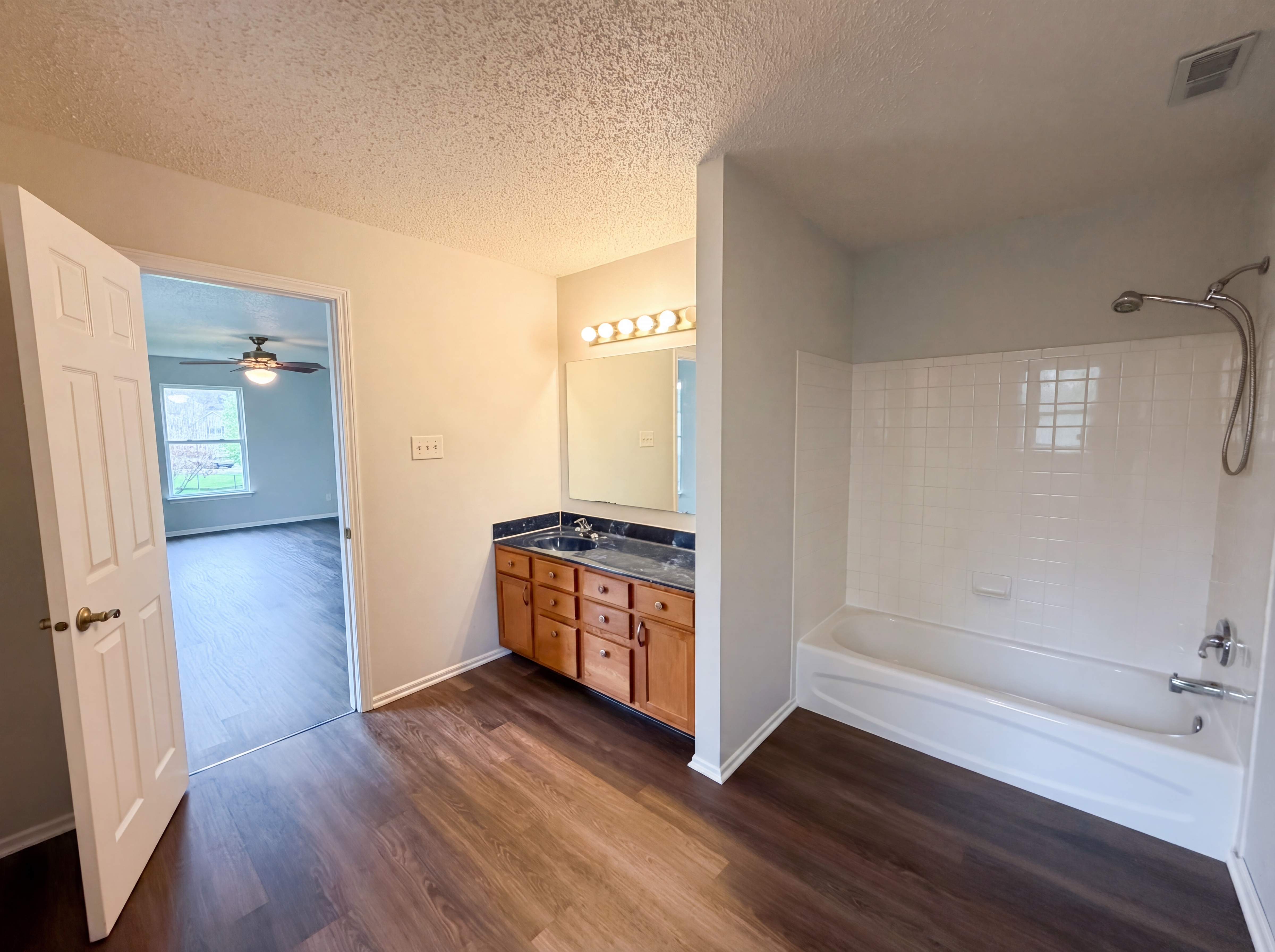 Photo 17 of 22 of 1108 Albemarle Cir, Noblesville, IN