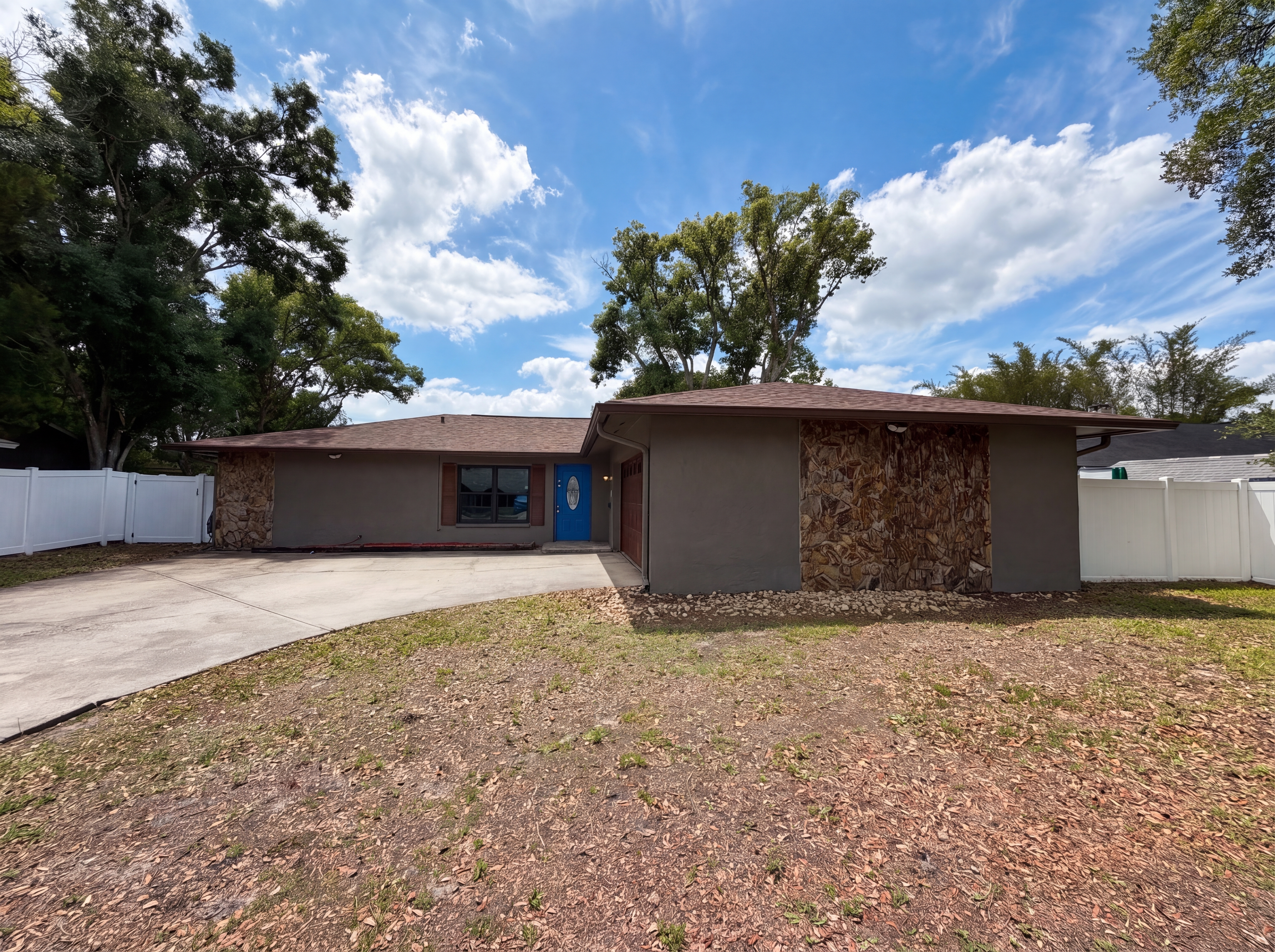 Photo 21 of 23 of 17621 Meadowbridge Dr, Lutz, FL