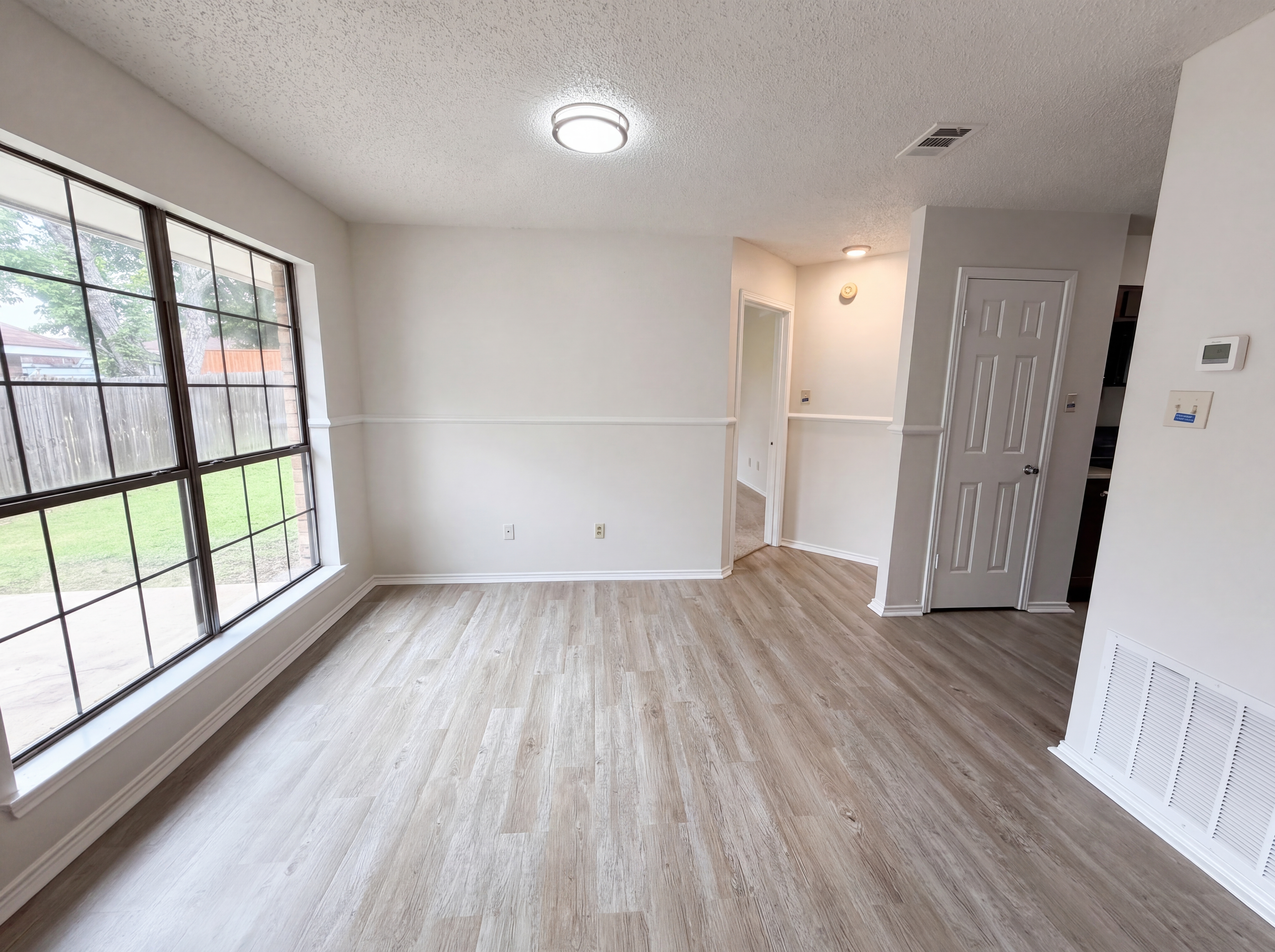 Photo 6 of 18 of 1502 Allen Dr, Cedar Hill, TX