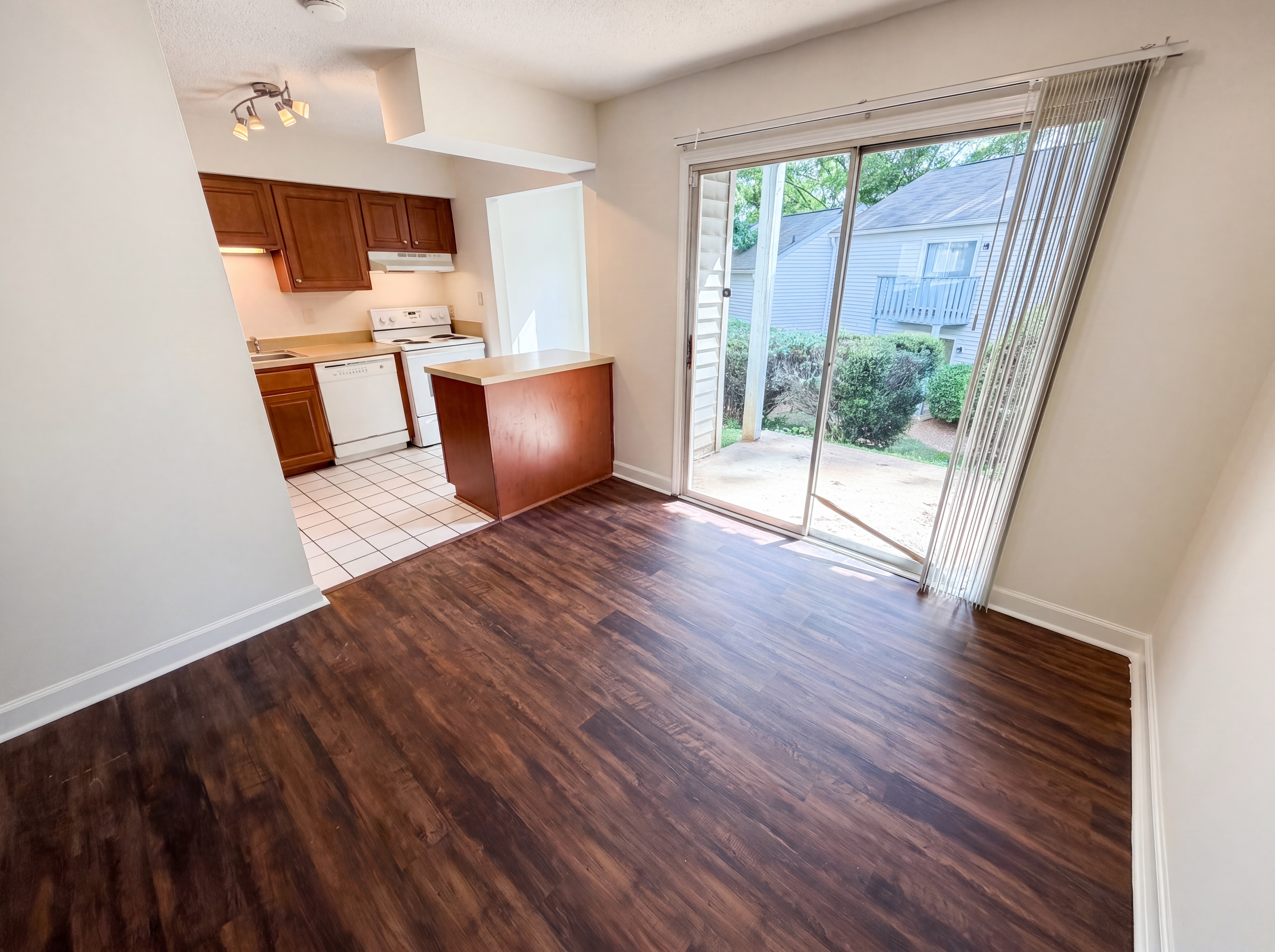 Photo 10 of 20 of 2020 Stoney Point Ln, Charlotte, NC