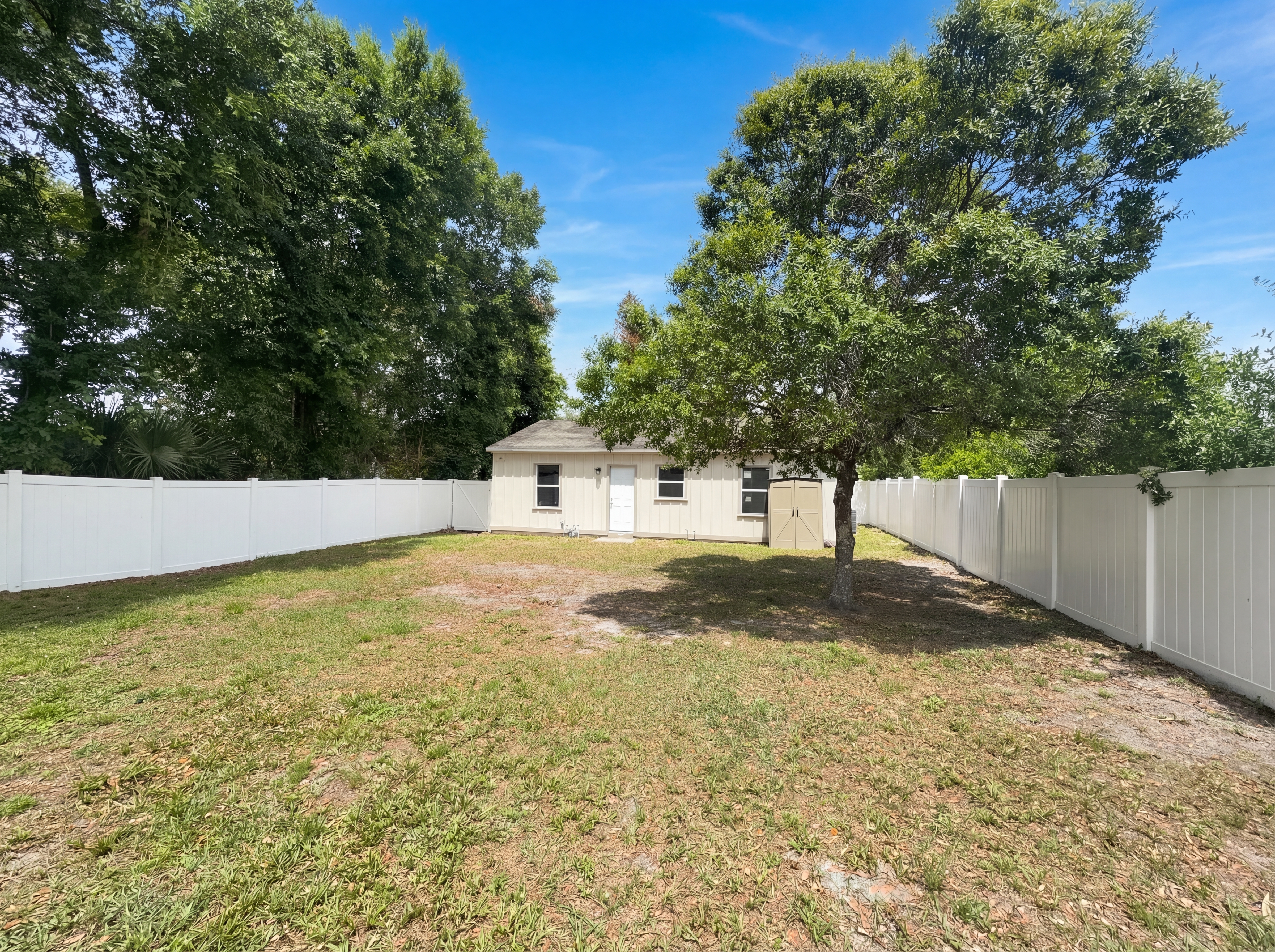 Photo 5 of 17 of 324 Bassedena Cir S, Lakeland, FL