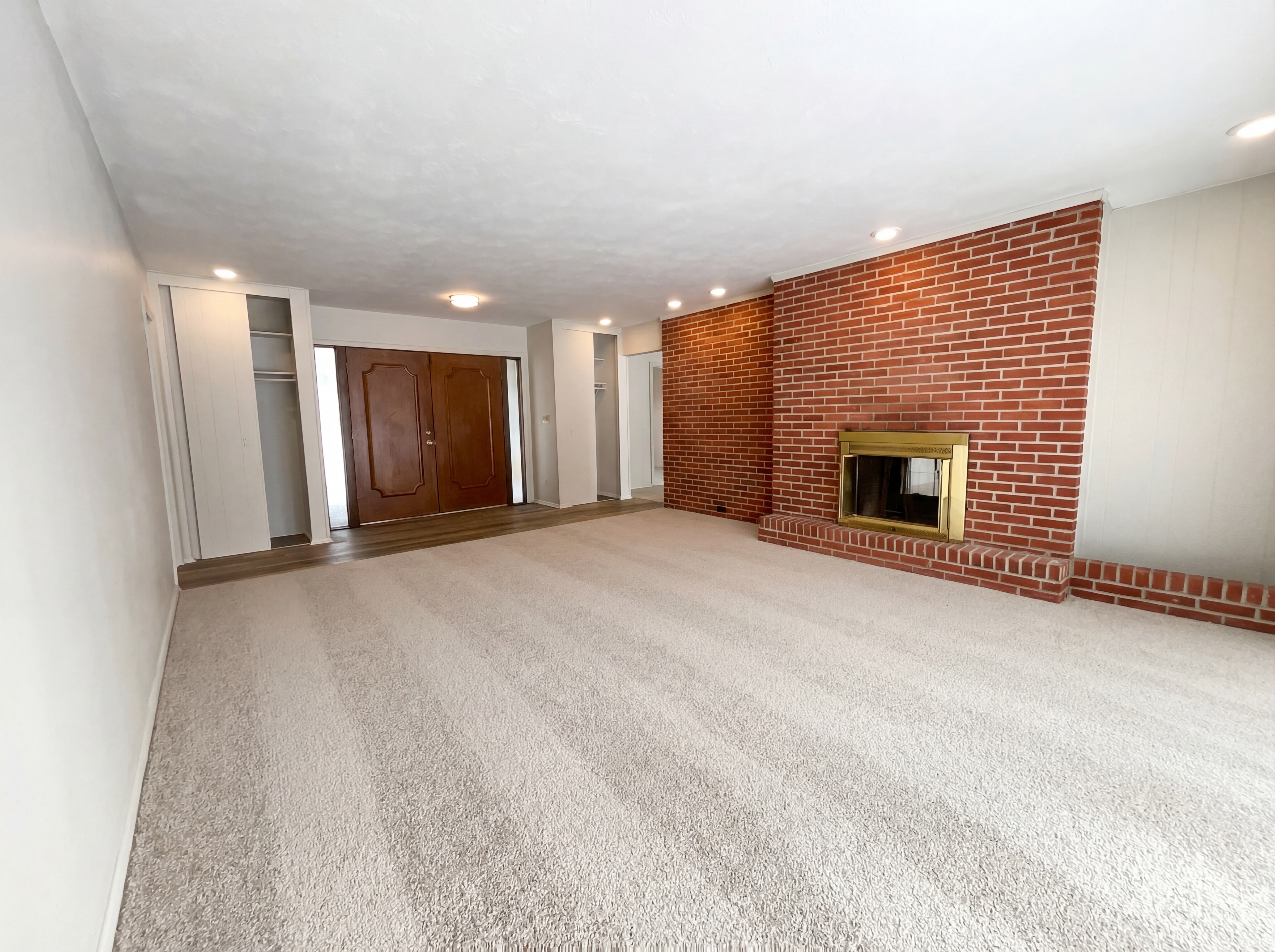 Photo 3 of 21 of 5896 Mills Creek Ln, North Ridgeville, OH