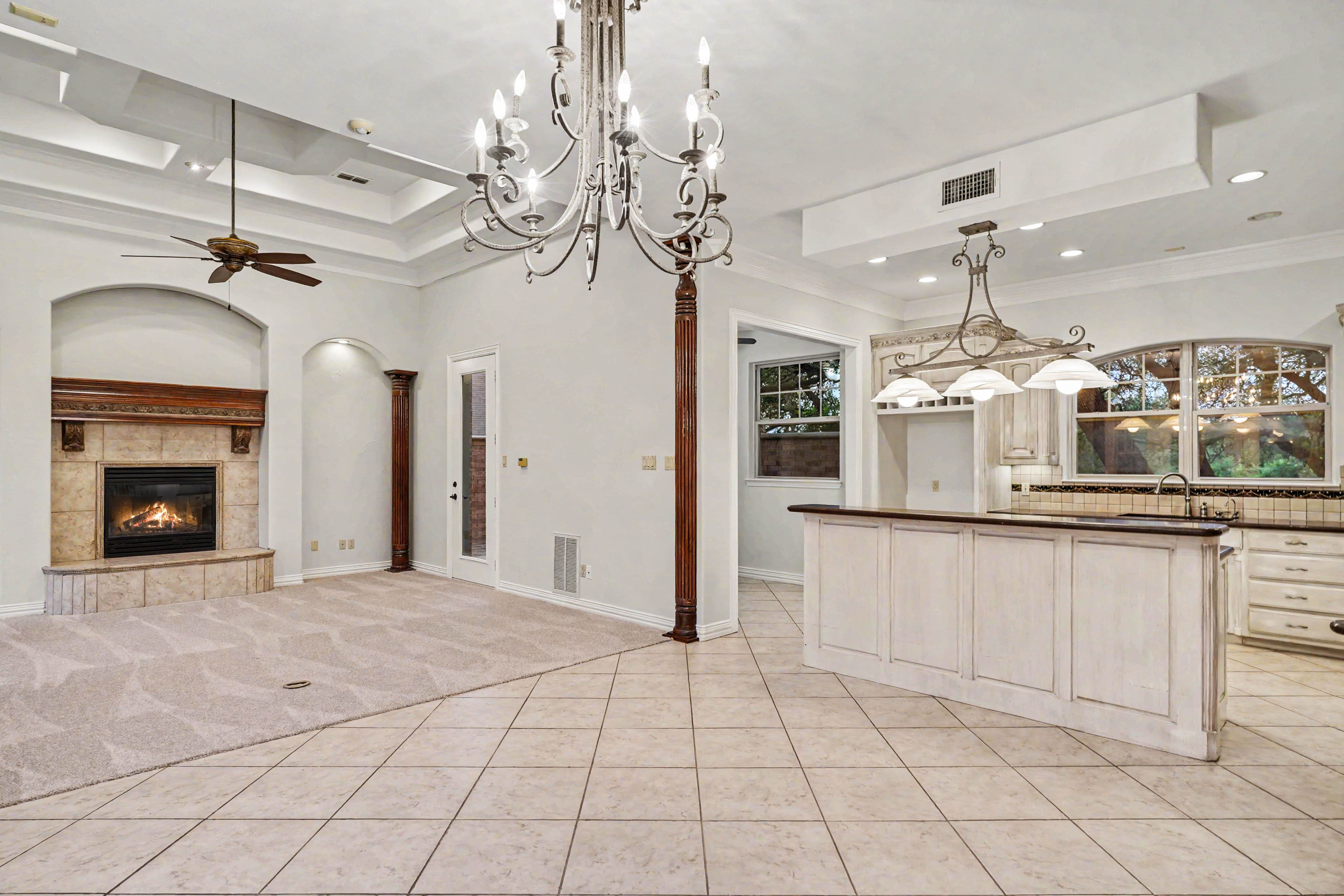 Photo 3 of 38 of 4201 Bluff View Dr, Granbury, TX
