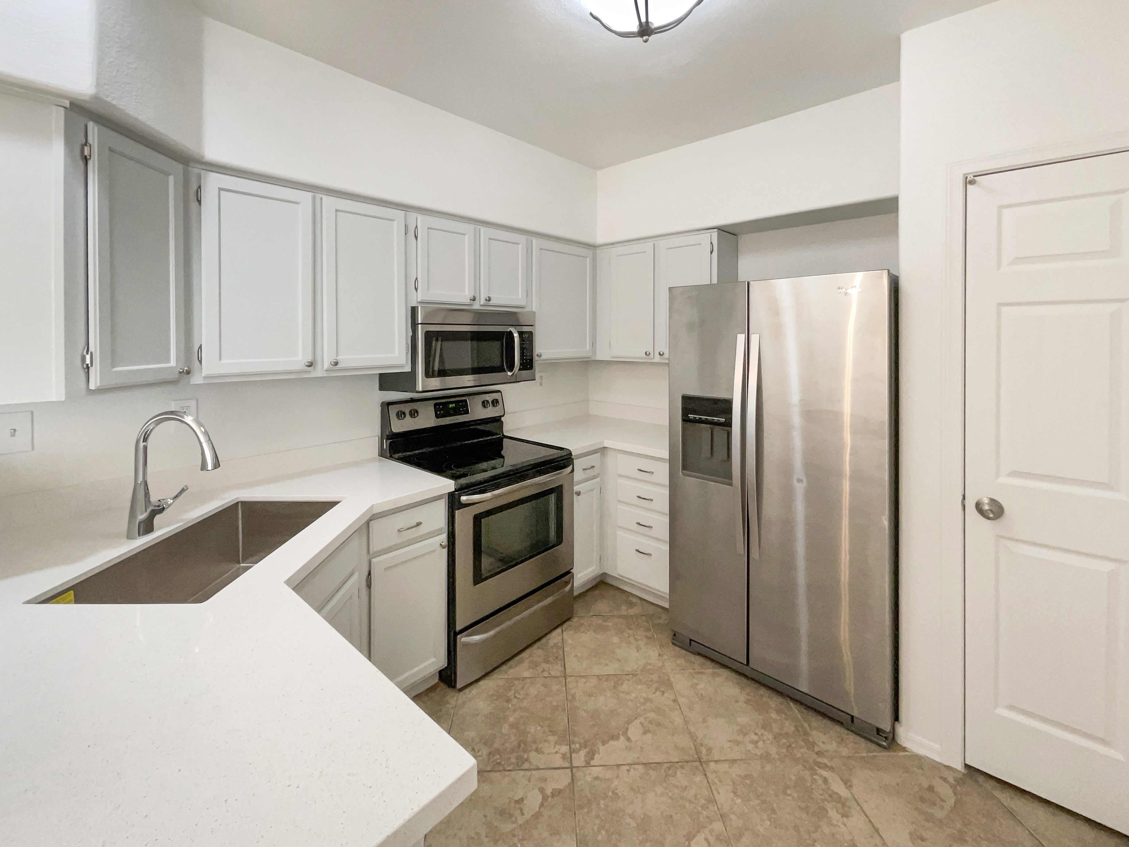 Photo 7 of 23 of 10410 N Cave Creek Rd, Phoenix, AZ