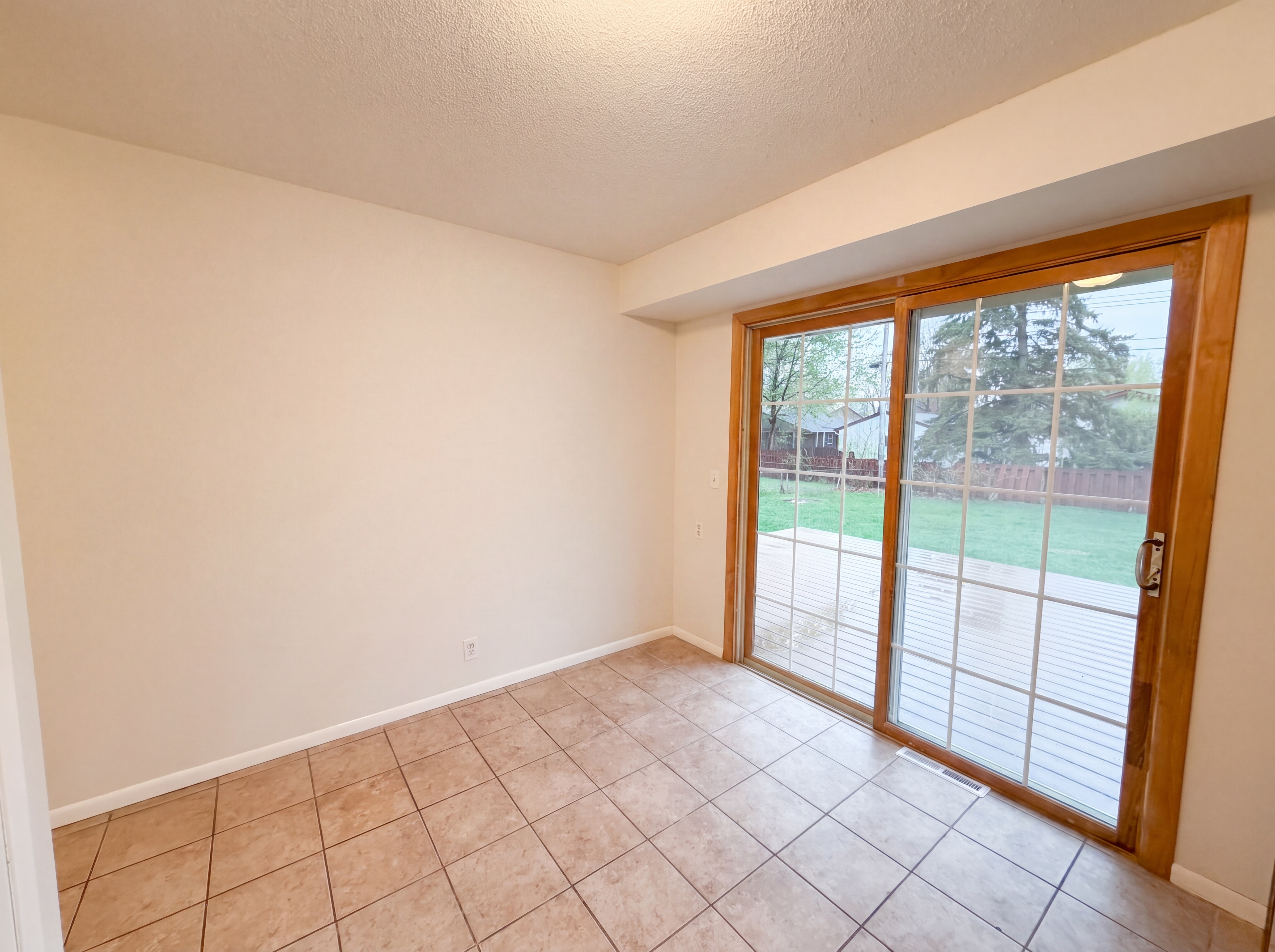 Photo 11 of 22 of 2807 Ohenry Rd, Brooklyn Center, MN