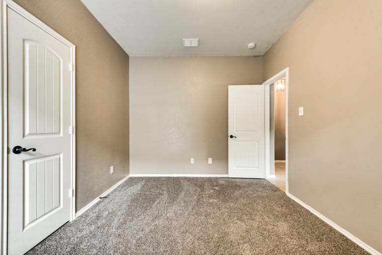 Photo 28 of 32 - 890 Lancashire Ln, Aubrey, TX 76227