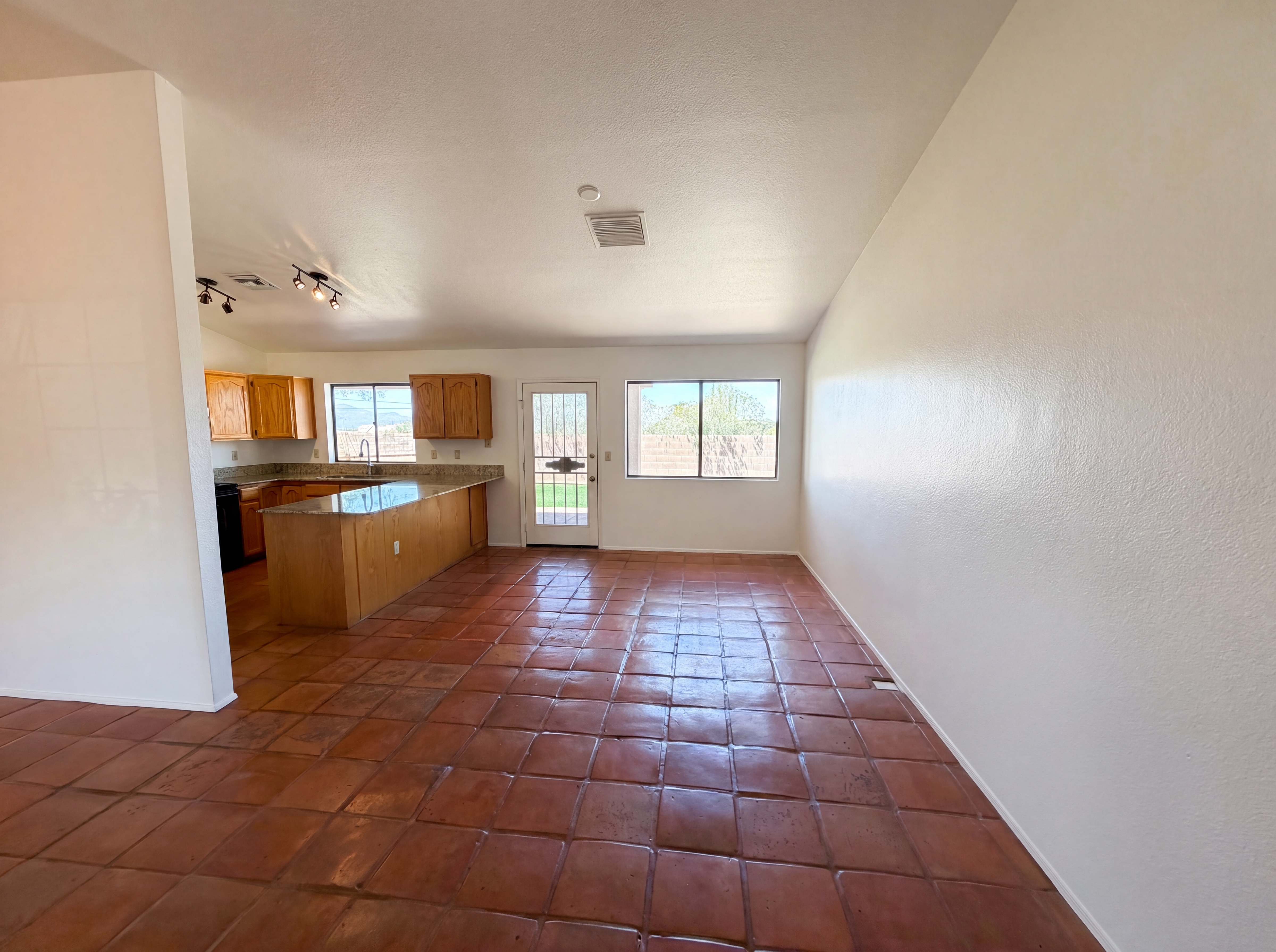 Photo 7 of 21 of 9625 N Broadmede St, Tucson, AZ