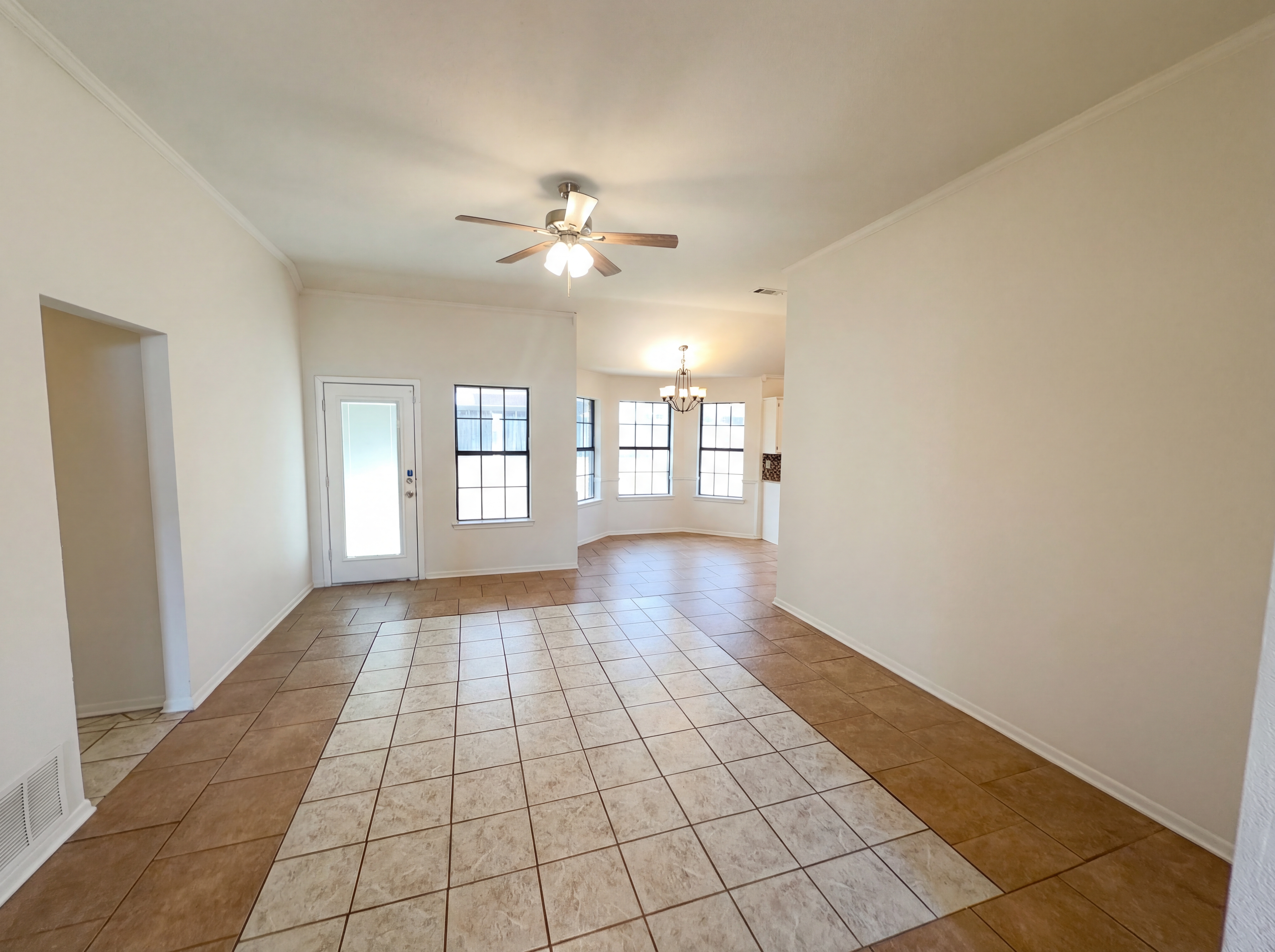 Photo 3 of 16 of 1802 Moonstone Dr, Killeen, TX