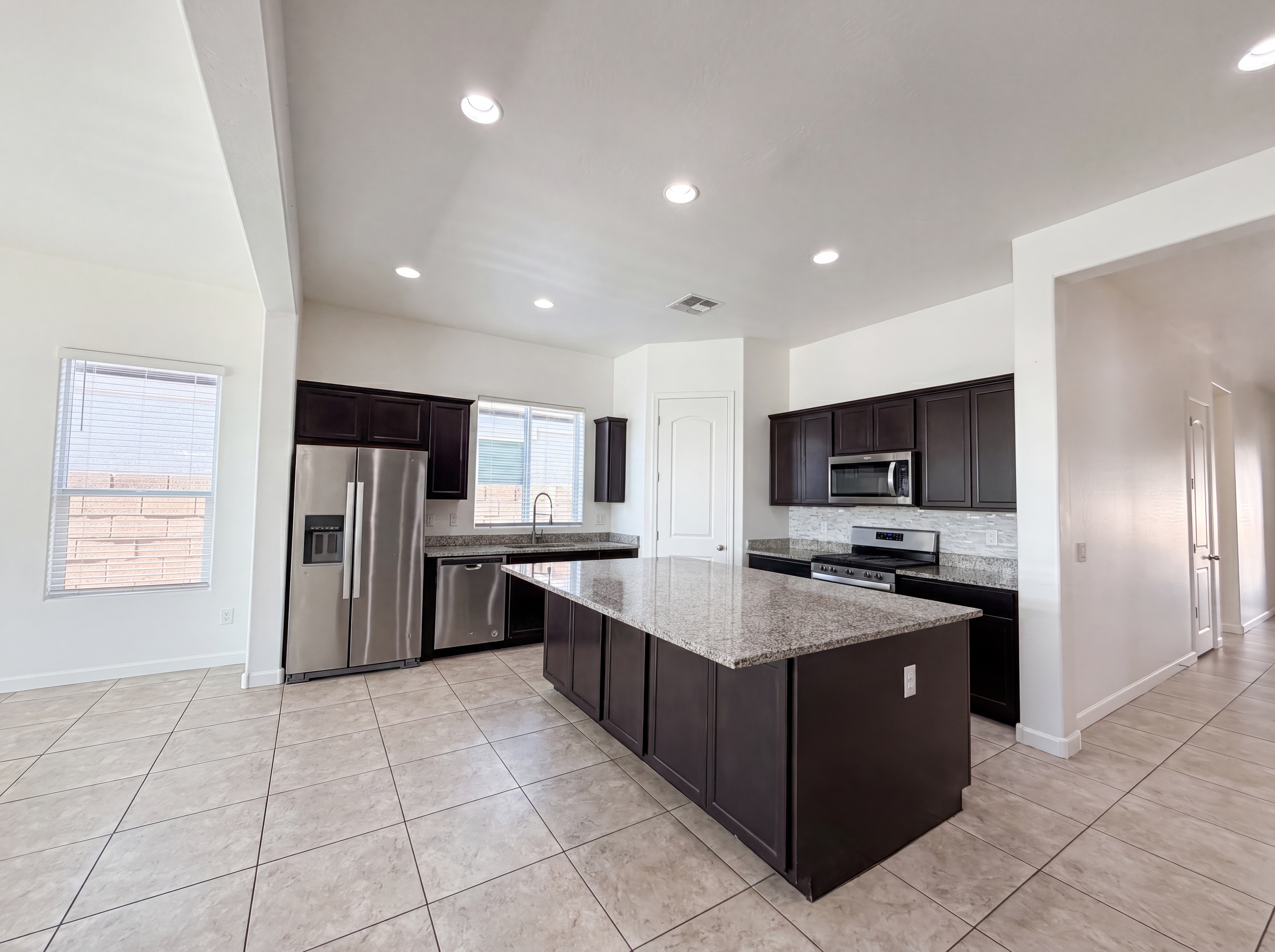 Photo 2 of 17 of 2528 N Comiskey Dr, Florence, AZ