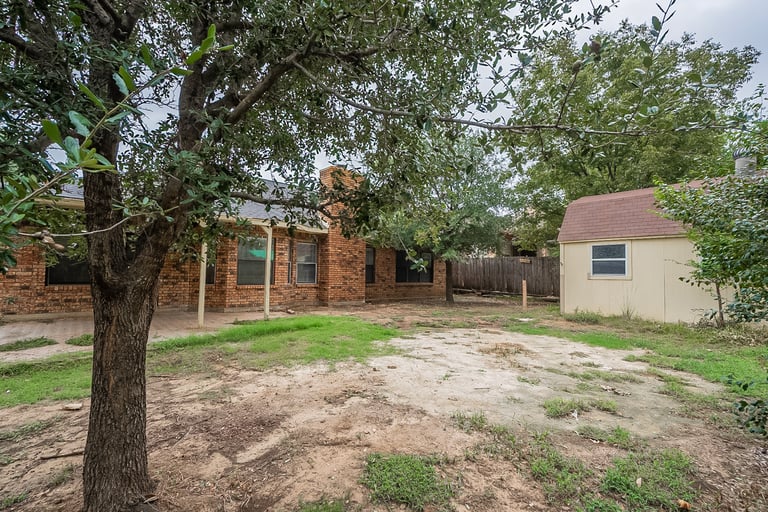 Photo 25 of 25 - 6110 Blueridge Ct, Arlington, TX 76016