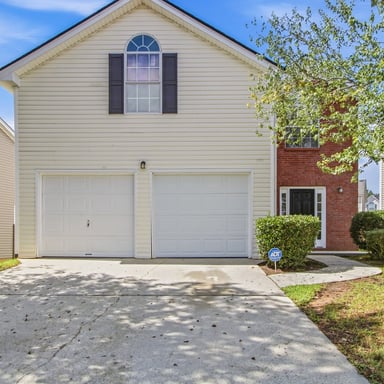 Property photo 1 of 2571 S Hills