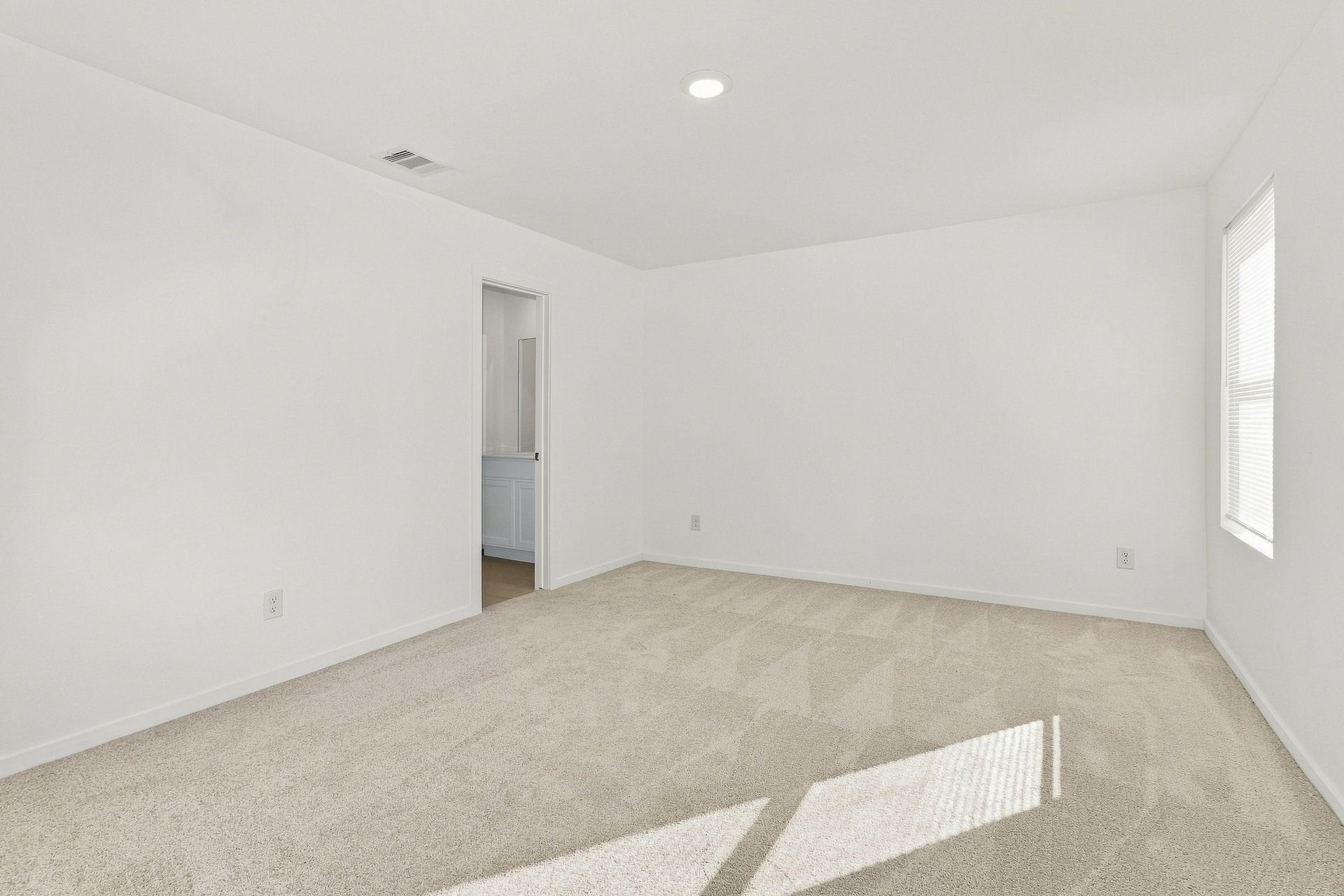 Photo 4 of 25 of 113 Meadowbrook Dr, Odem, TX