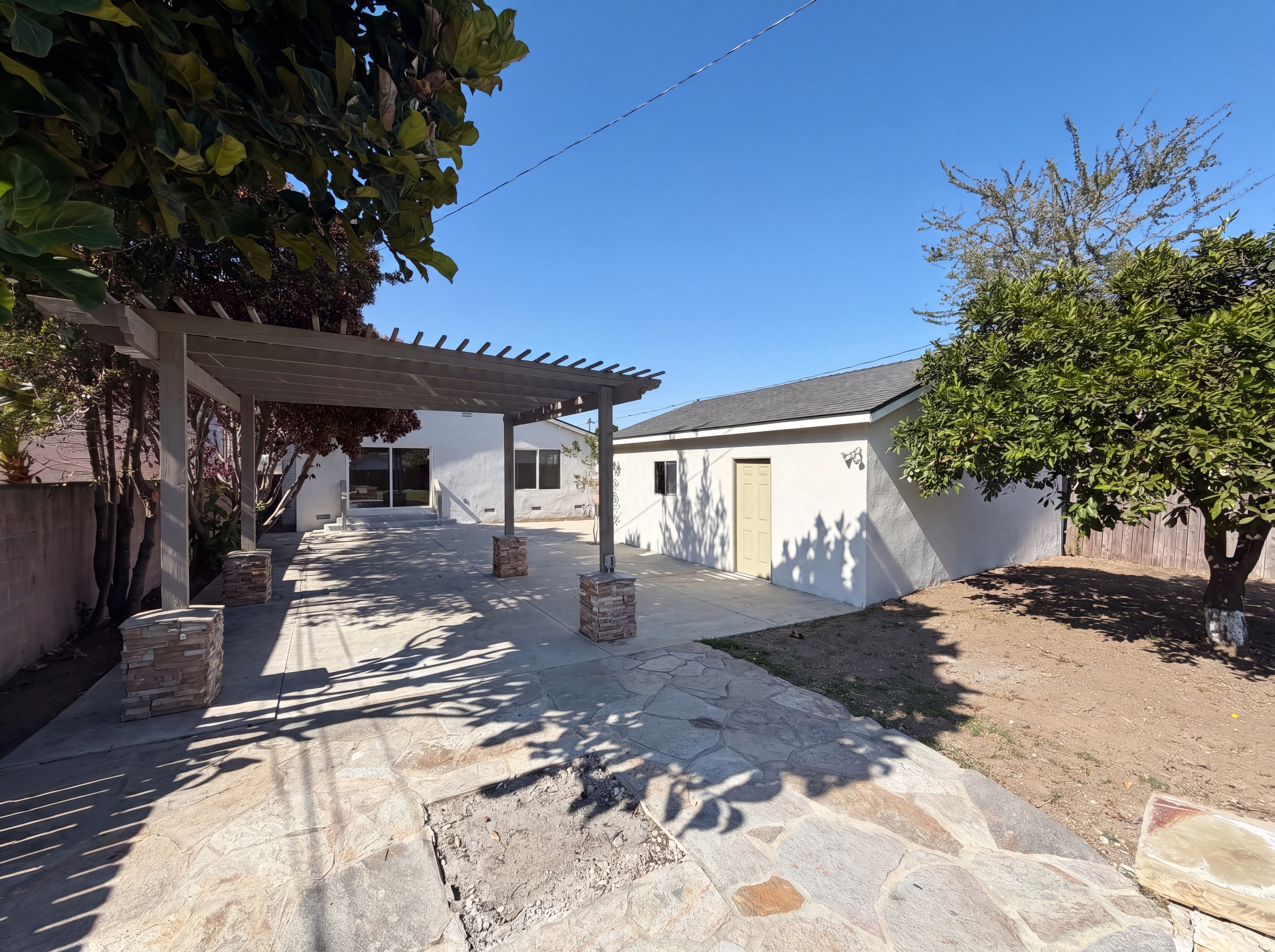 Photo 5 of 27 of 818 W 130th St, Compton, CA