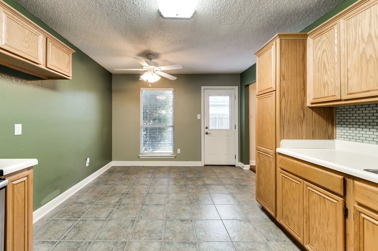 Photo 3 of 25 - 7502 Yorkmeadow Dr, Arlington, TX 76001