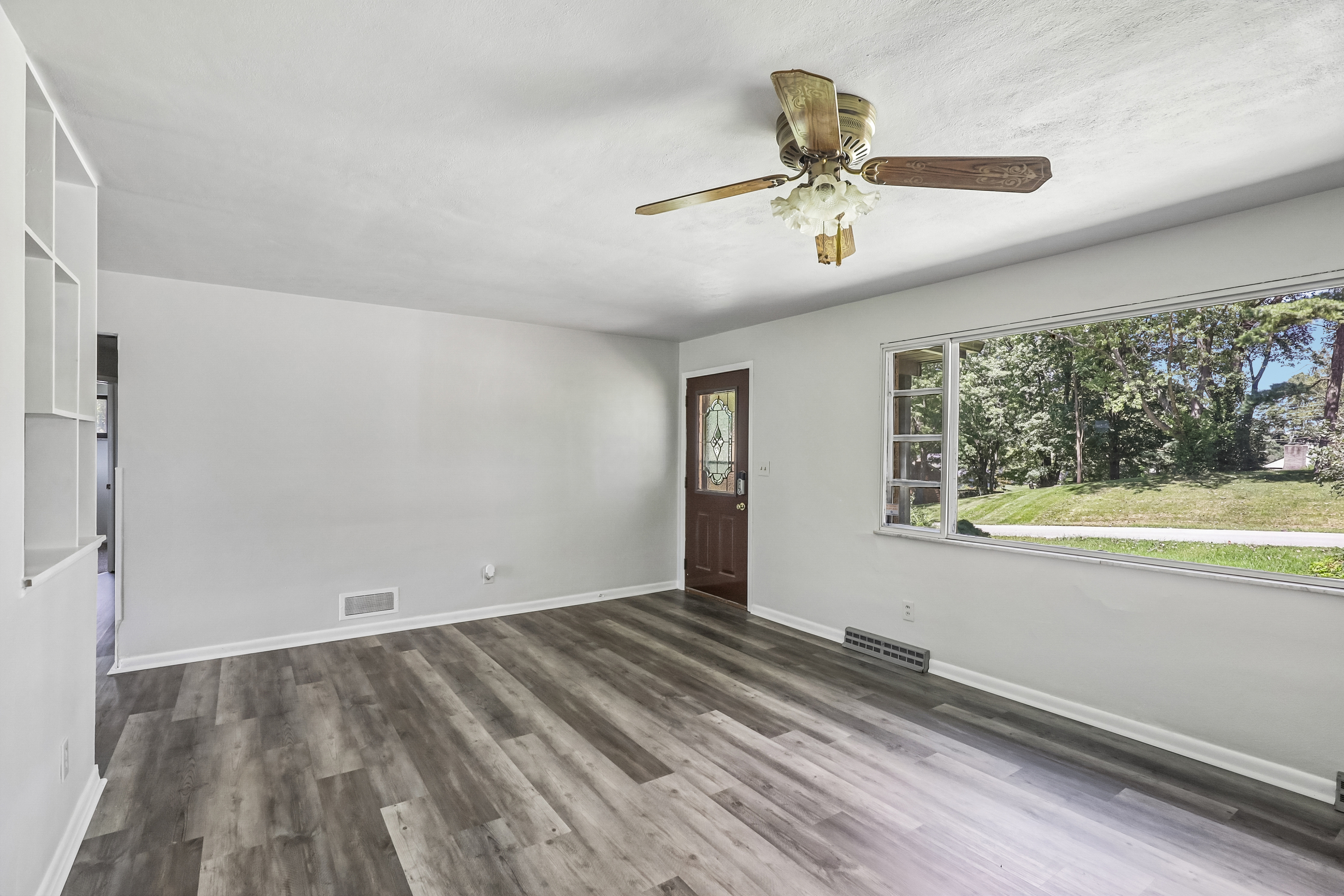 Photo 14 of 42 of 4071 Carondelet Dr, Dayton, OH