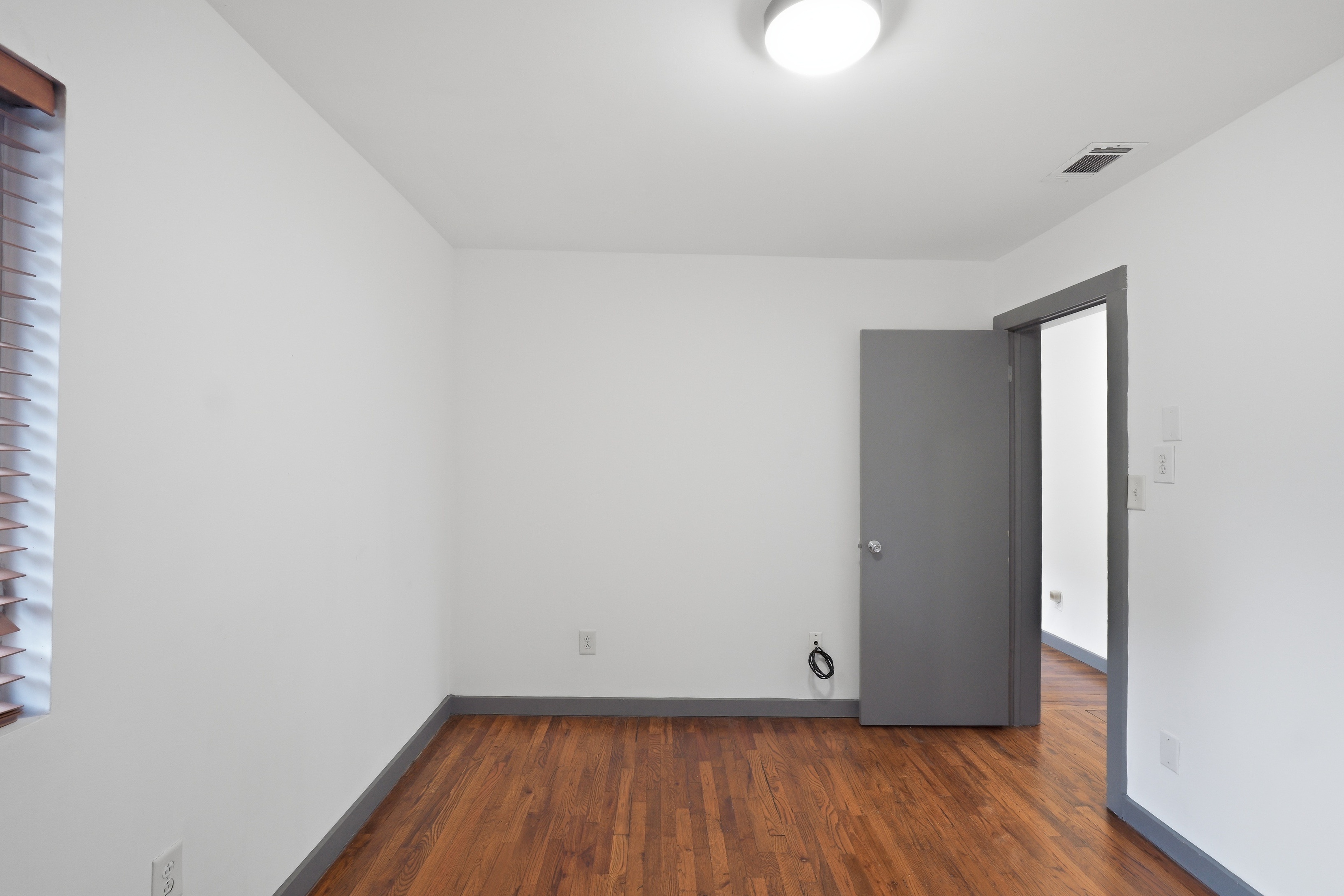 Photo 10 of 17 of 561 Formwalt St SW, Atlanta, GA