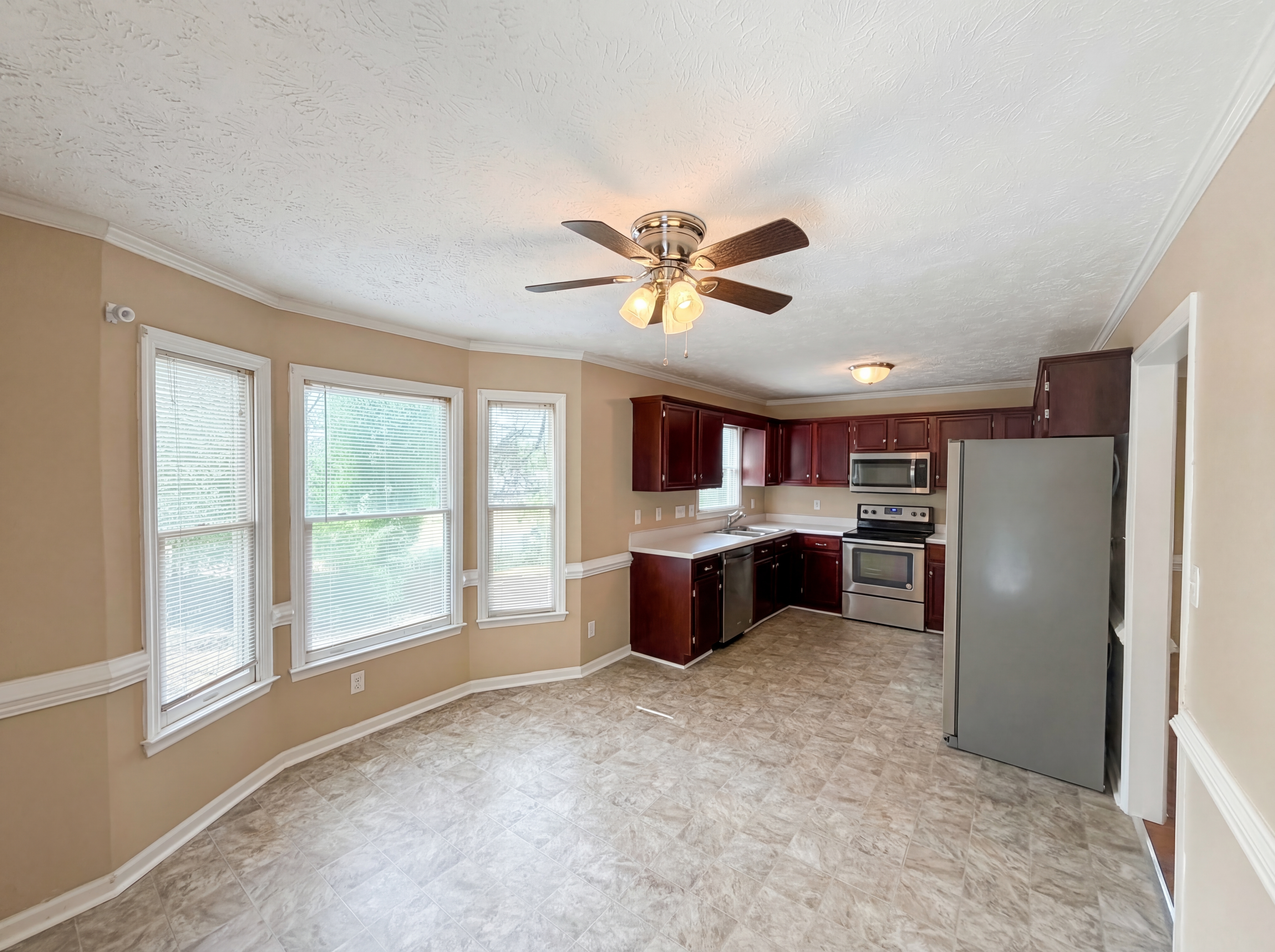 Photo 6 of 19 of 3516 Gables Dr, Fayetteville, NC