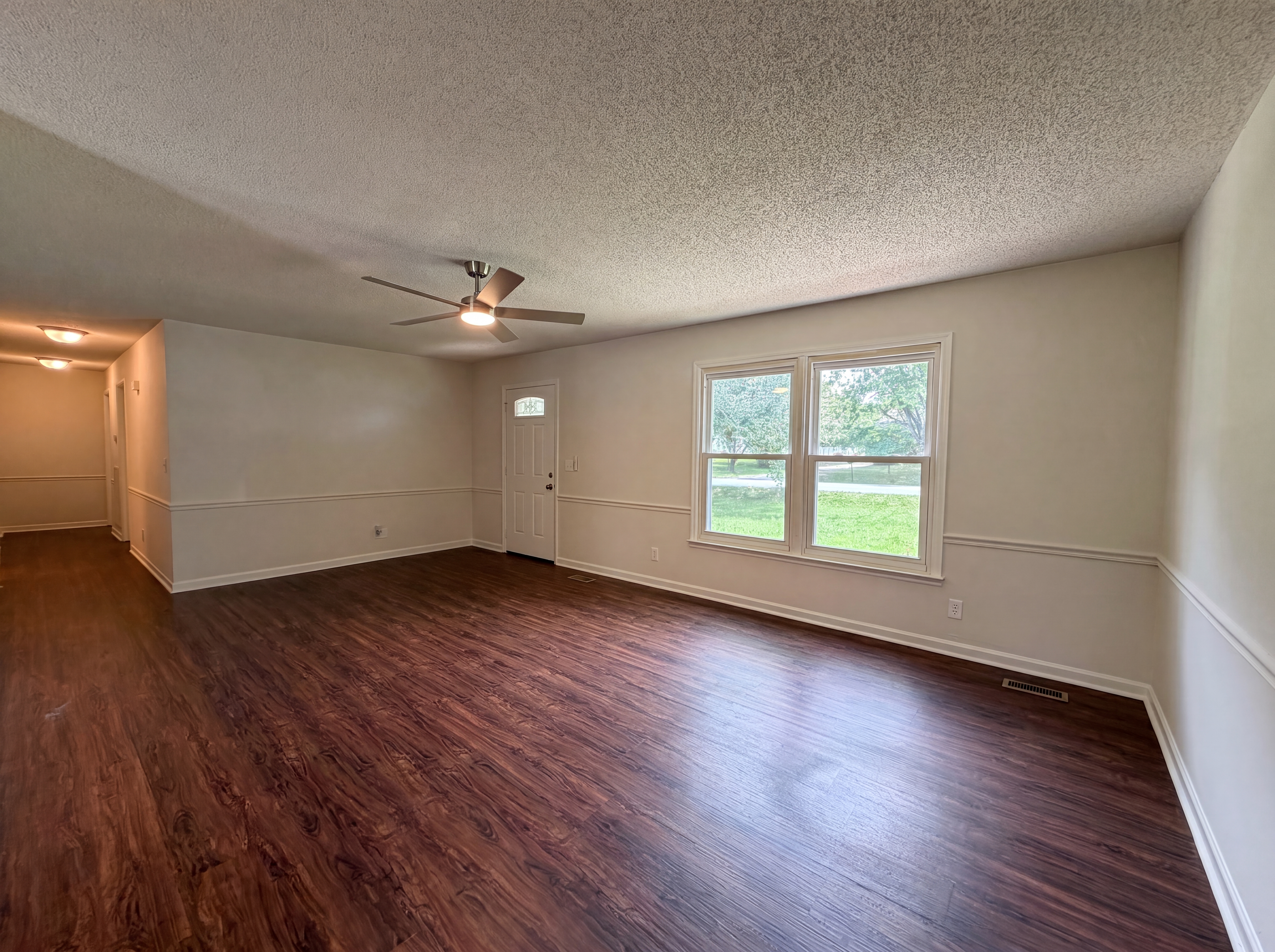 Photo 3 of 22 of 4023 Cavalier Dr, Murfreesboro, TN