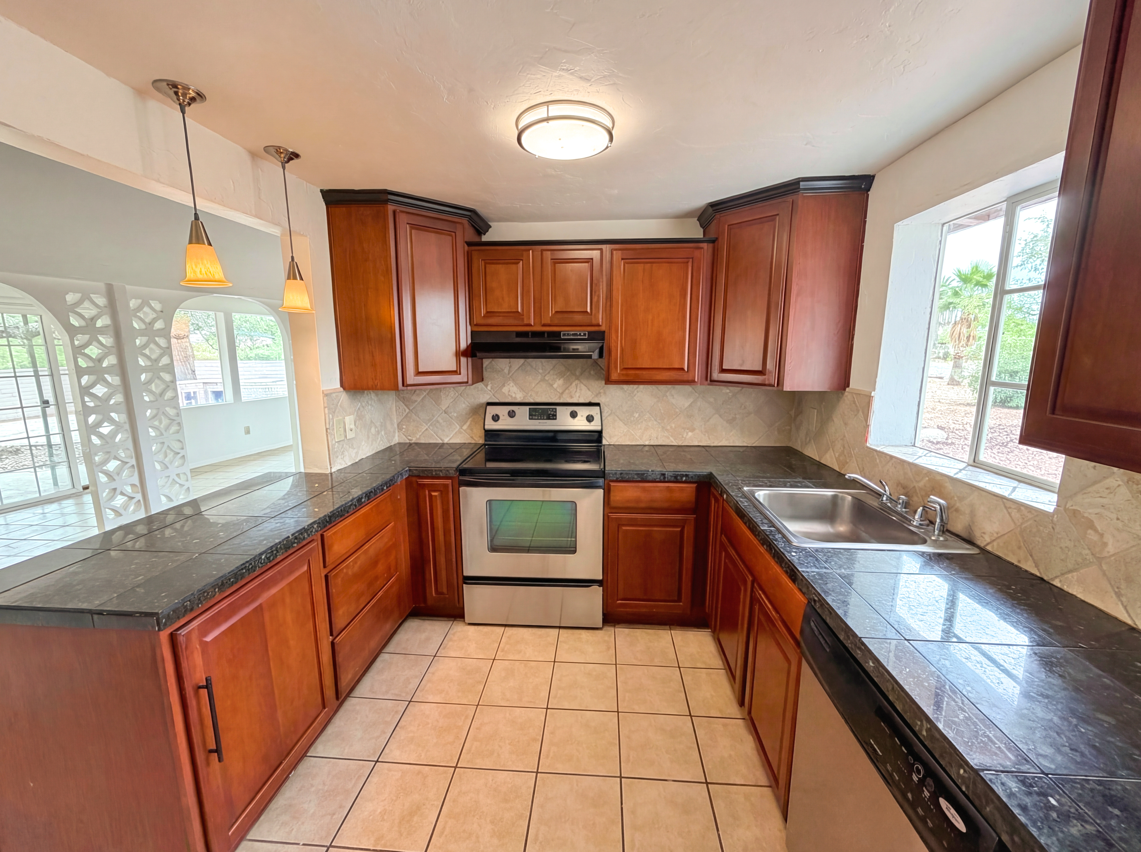 Photo 2 of 16 of 5211 E 20th St, Tucson, AZ