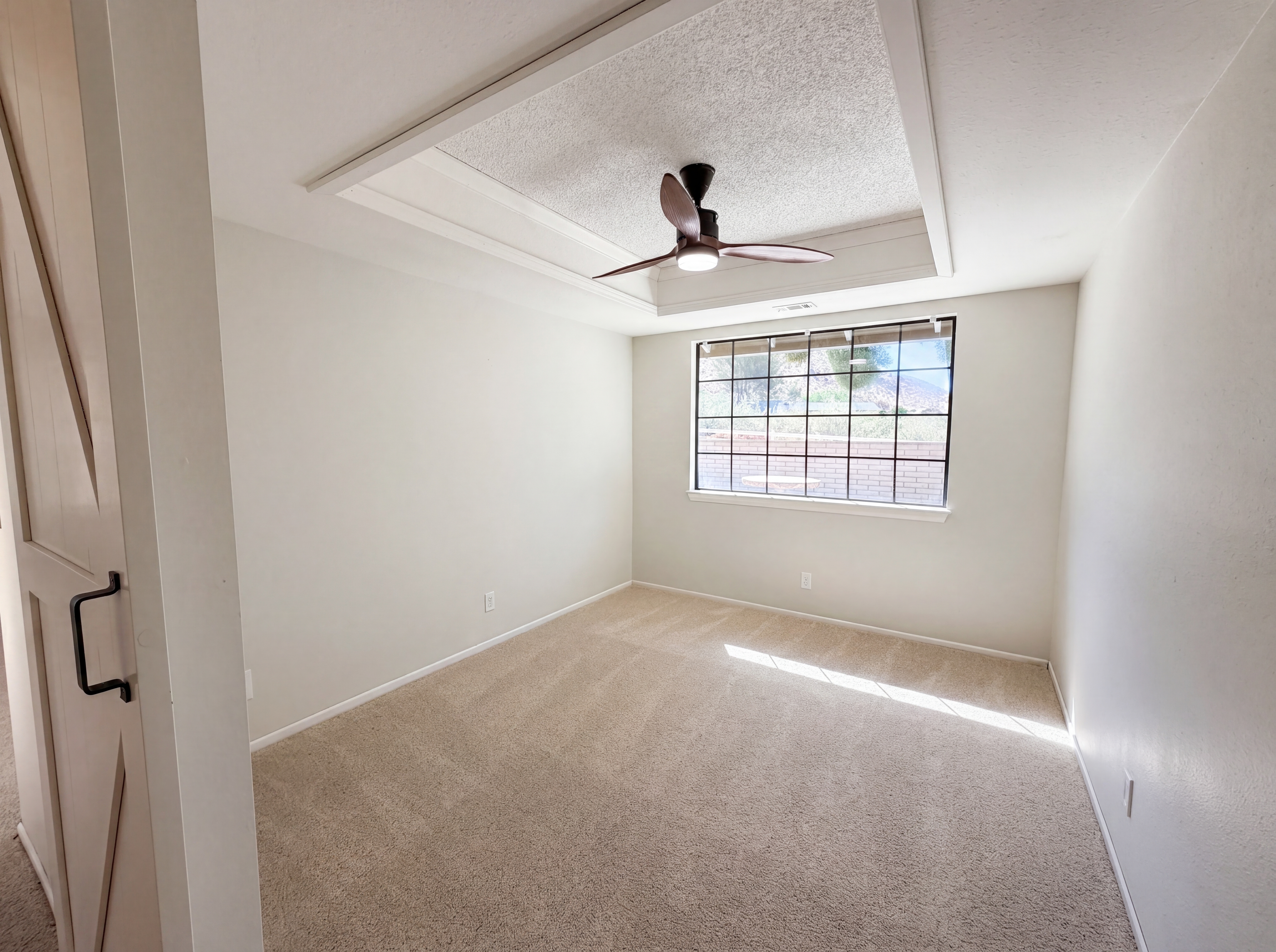 Photo 11 of 29 of 15852 Mandan Rd, Apple Valley, CA