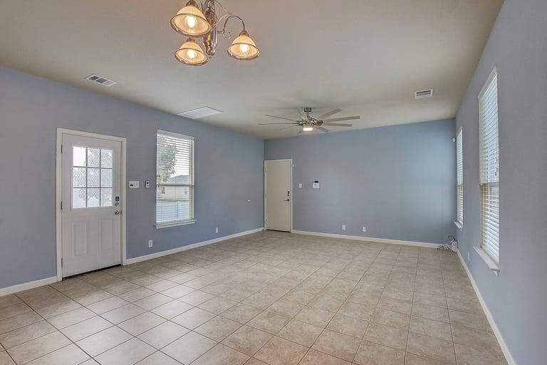 Photo 14 of 33 - 904 Alamo Plaza Dr, Cedar Park, TX 78613