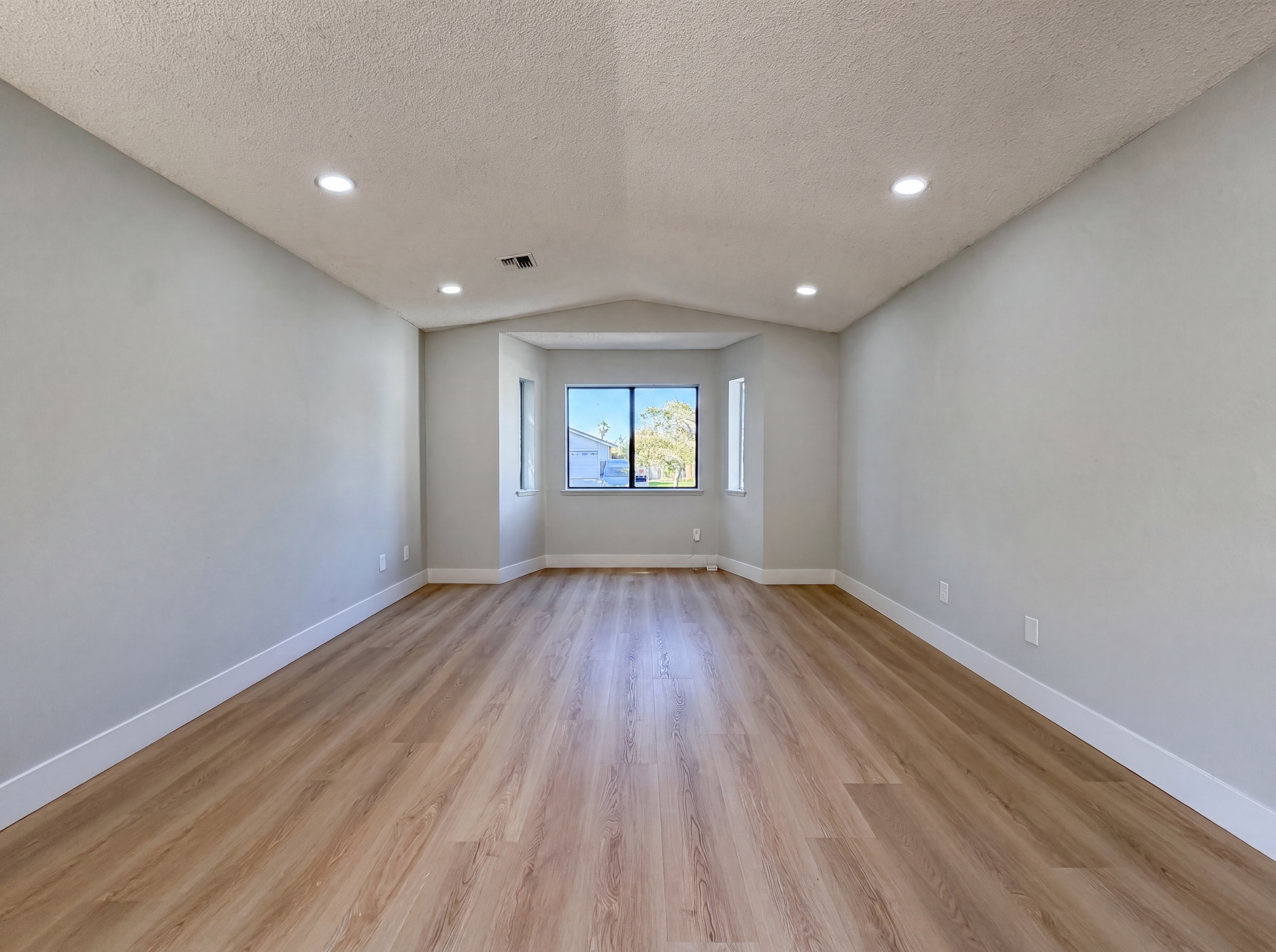 Photo 15 of 25 of 42355 Willeta Ave, Lancaster, CA