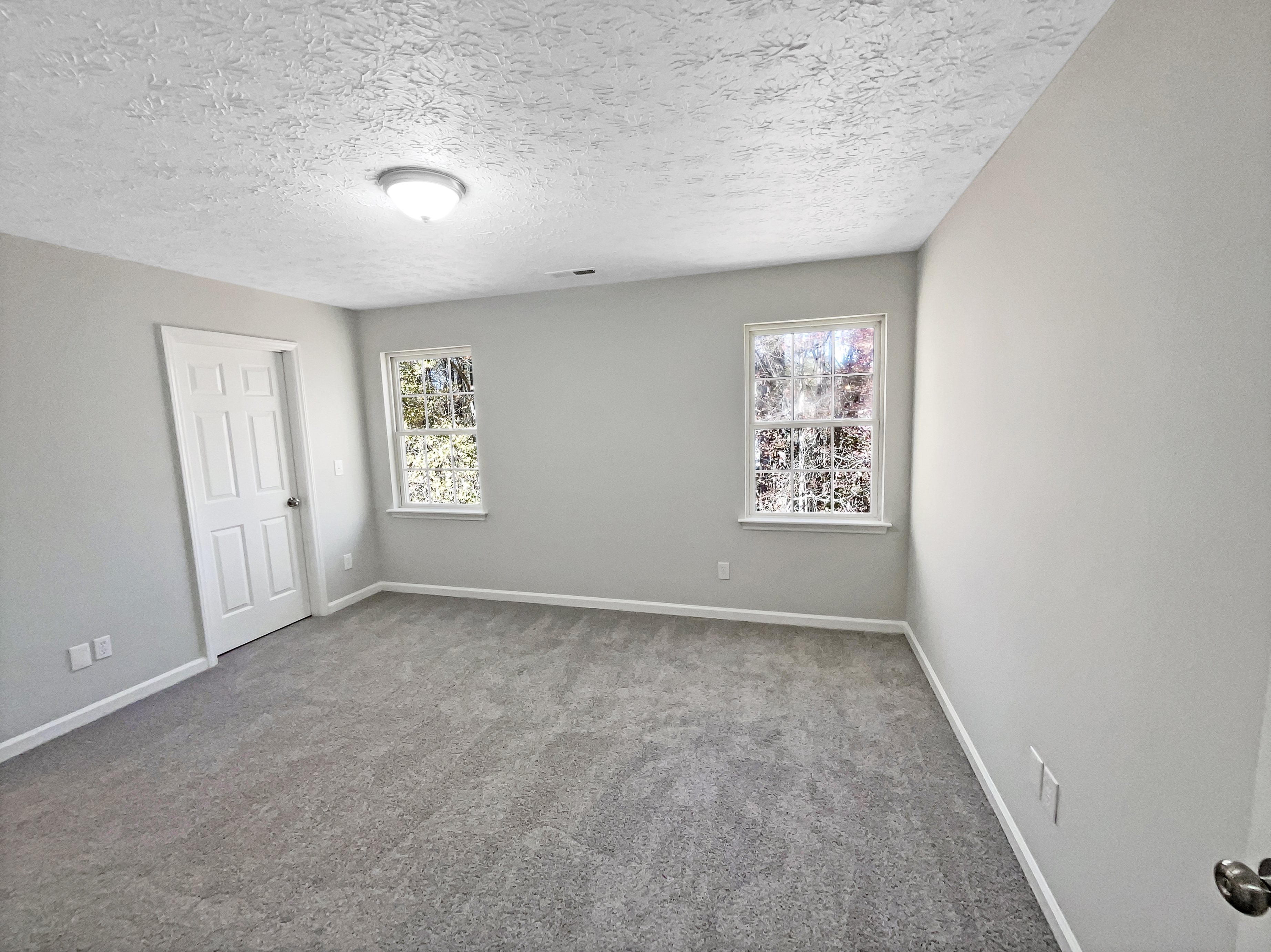 Photo 7 of 17 of 5713 Forest Point Rd, Raleigh, NC