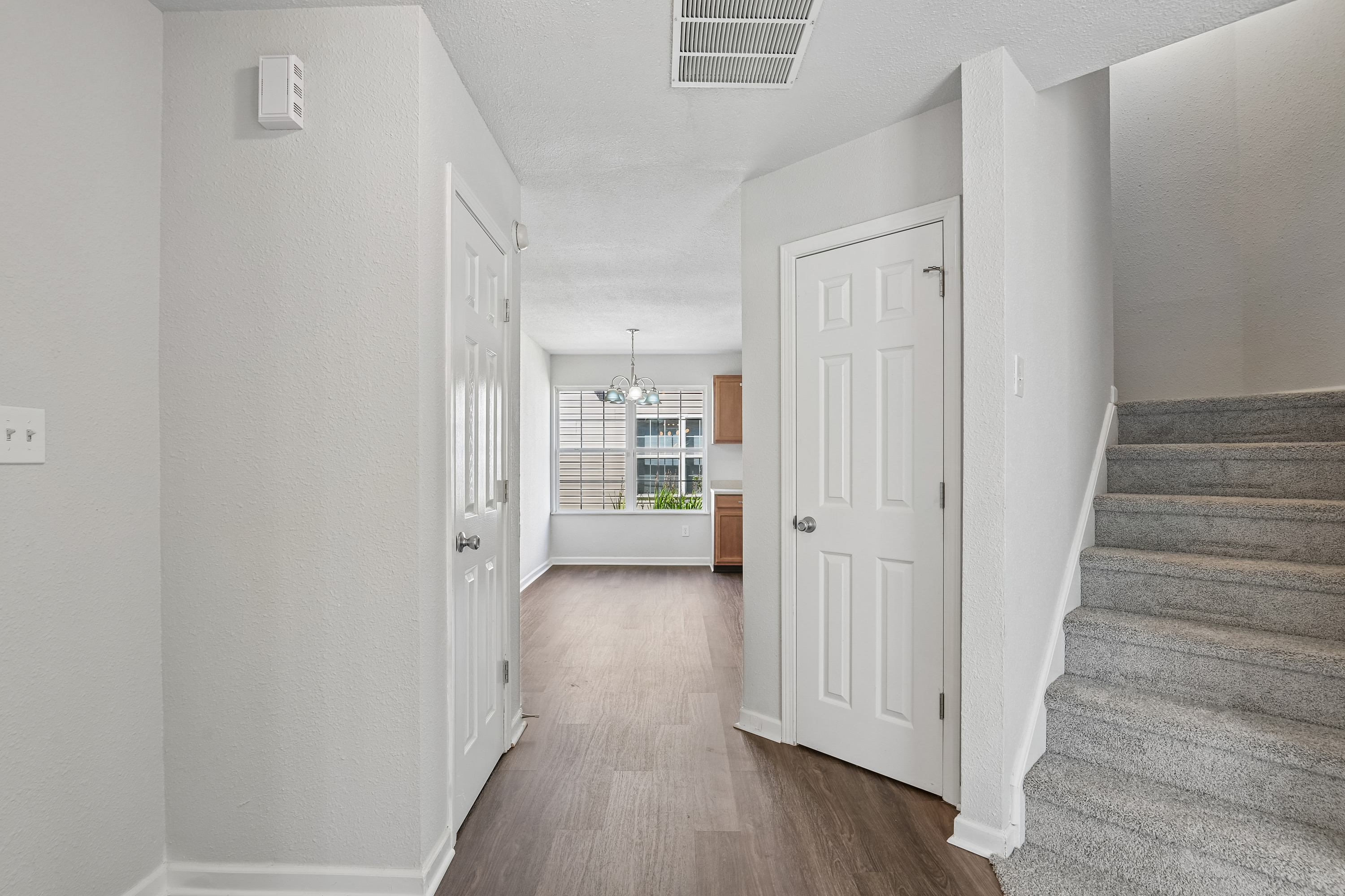 Photo 8 of 43 of 2327 Rostock Ct, Indianapolis, IN