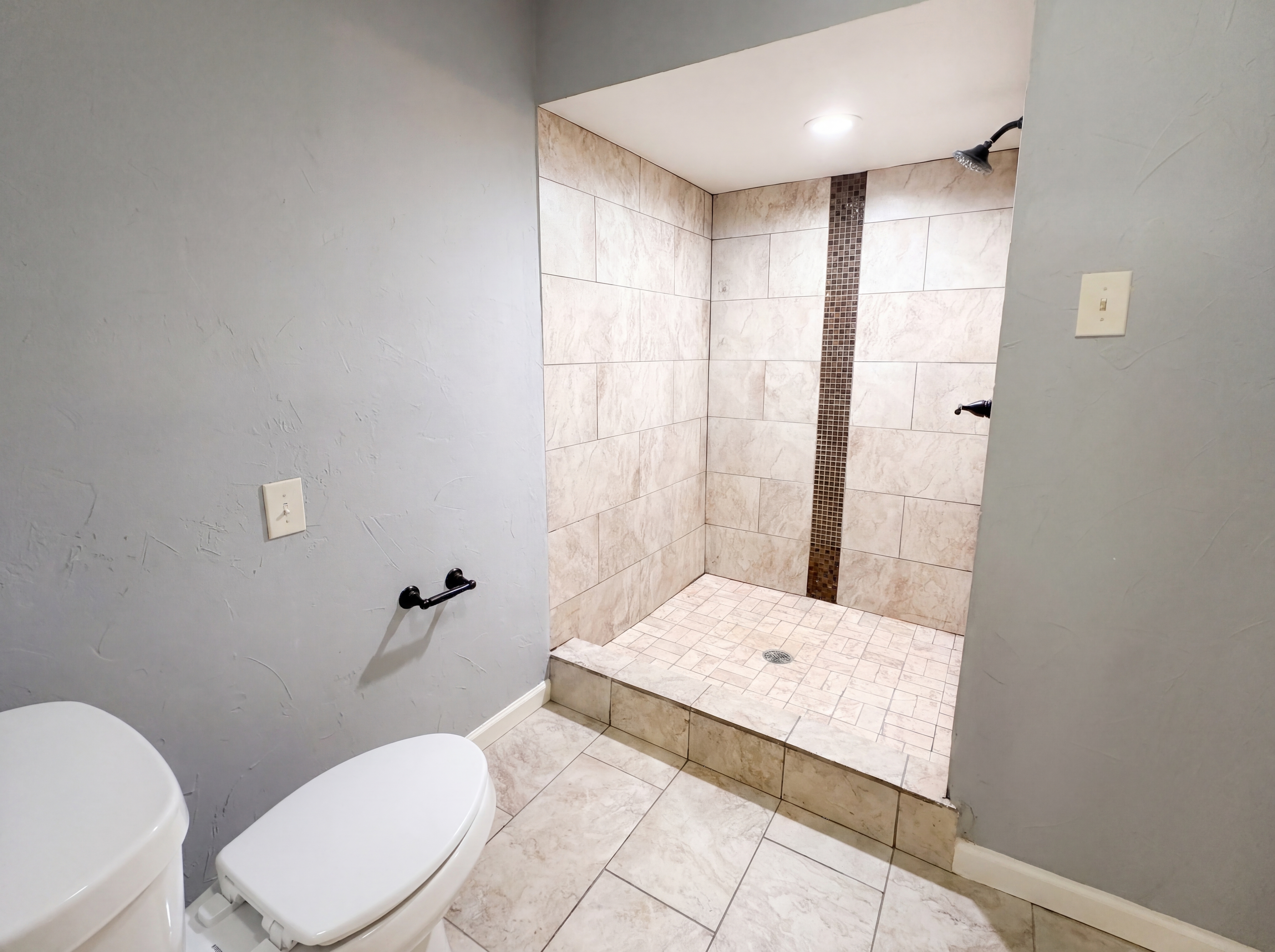 Photo 11 of 17 of 3717 Knob Hill Dr, Plano, TX
