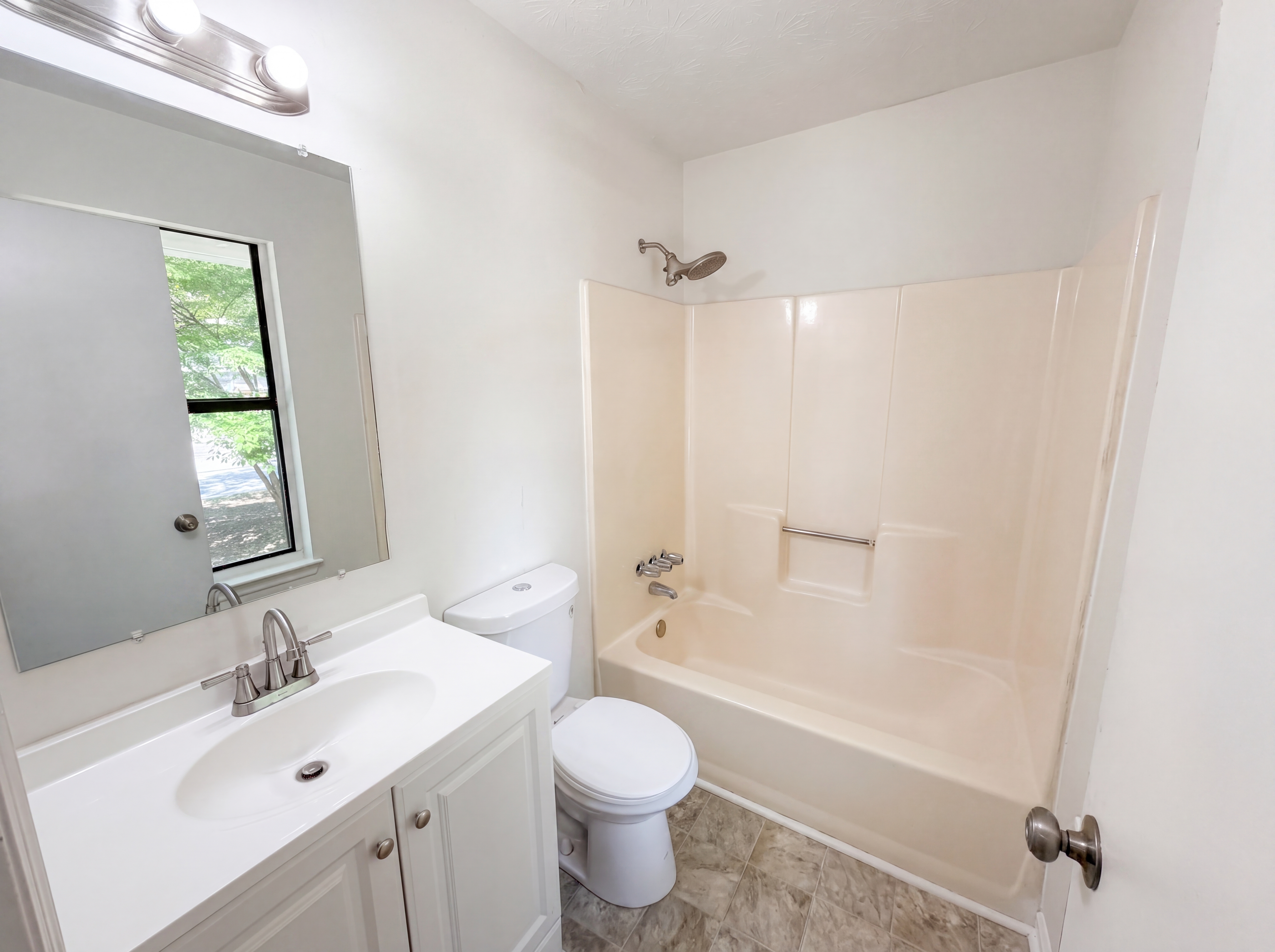 Photo 14 of 20 of 817 Greenhedge Way, Stone Mountain, GA