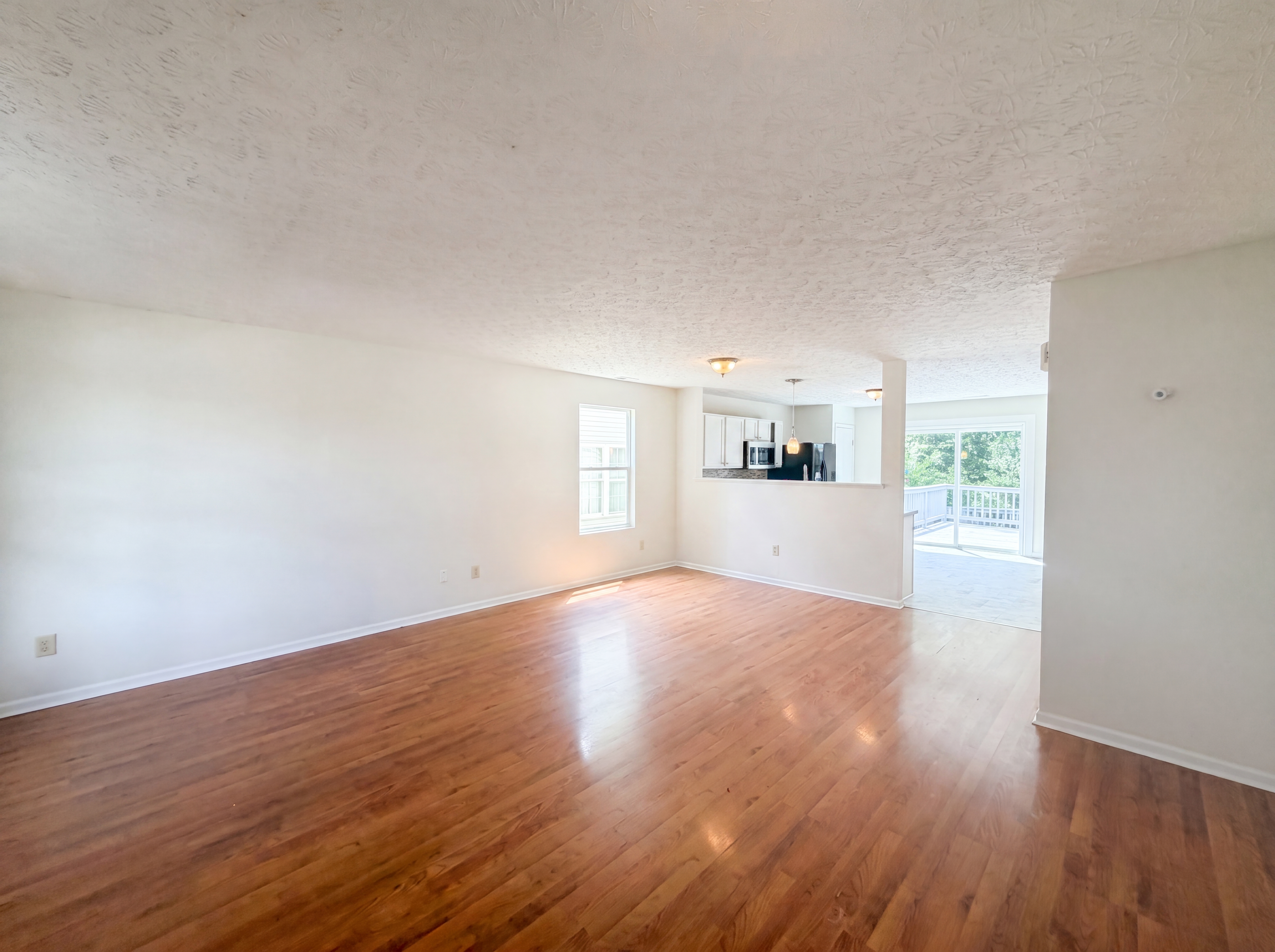 Photo 3 of 29 of 4625 Kenross Dr, Columbus, OH